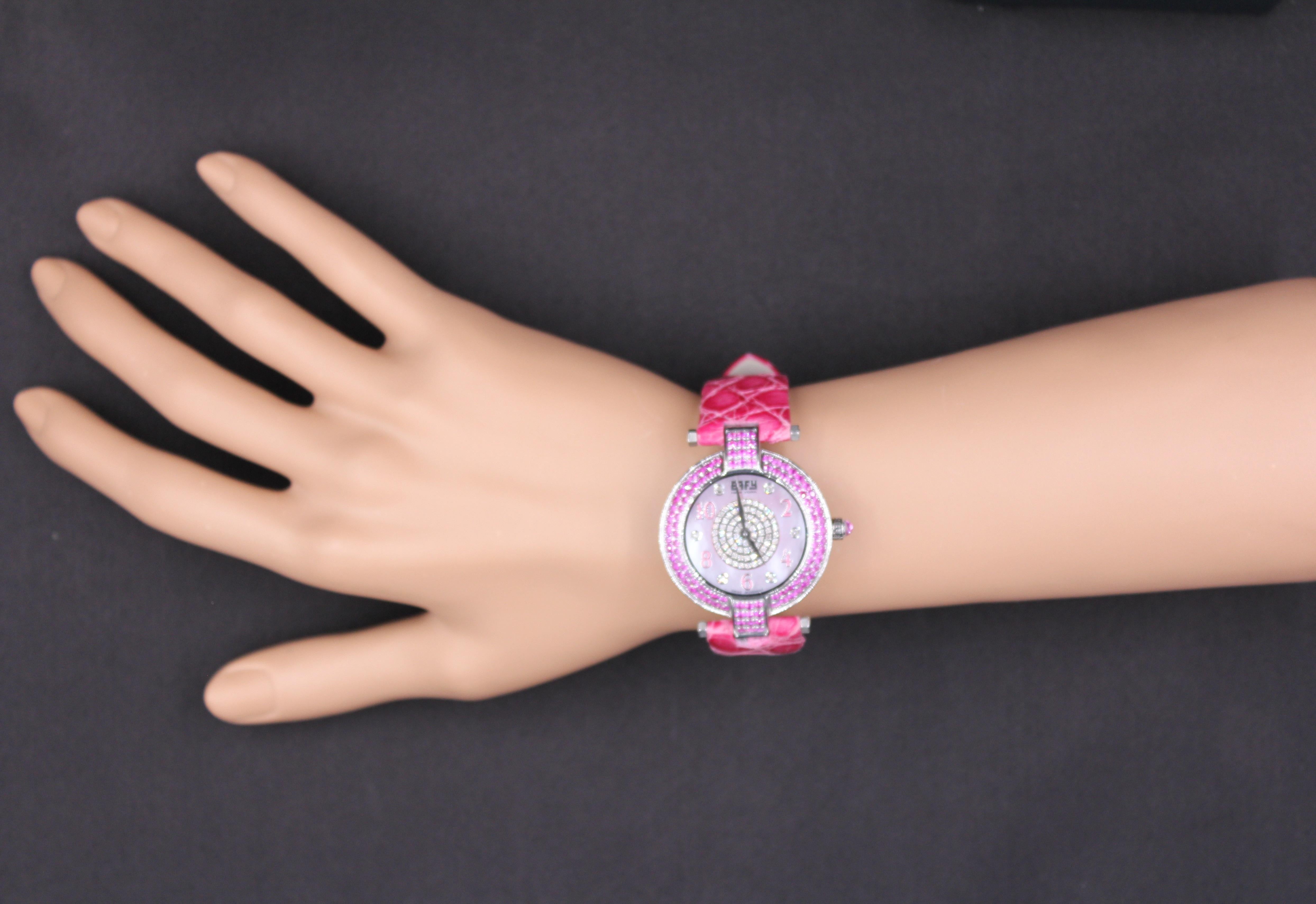 Exotische Schweizer Quarz-Uhr mit rosa Saphiren und Diamanten, Pav-Zifferblatt, 3,28 Tcw im Angebot 5