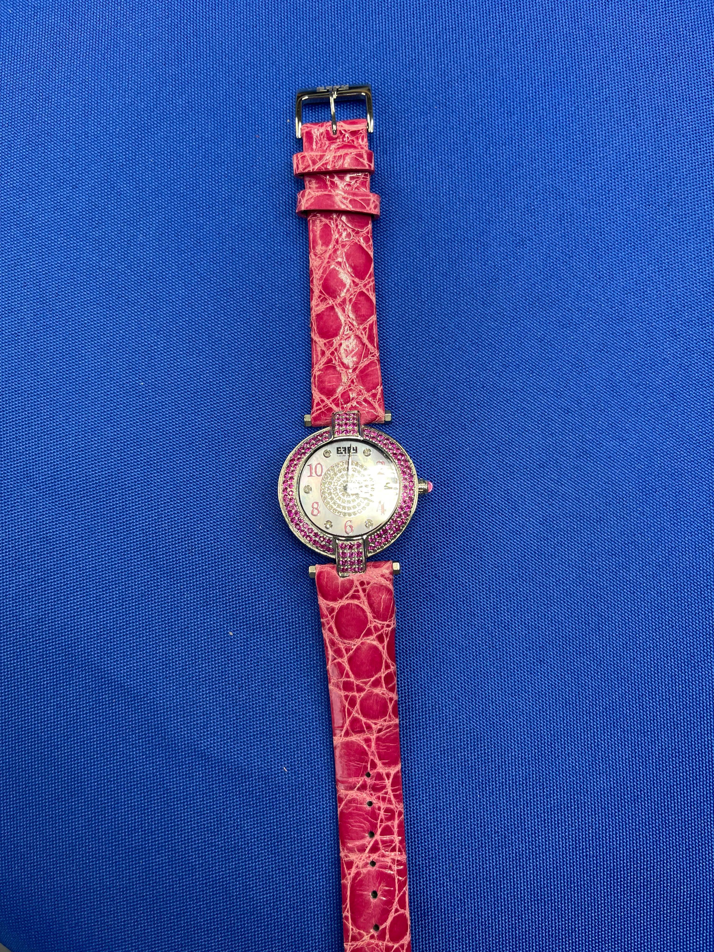 Exotische Schweizer Quarz-Uhr mit rosa Saphiren und Diamanten, Pav-Zifferblatt, 3,28 Tcw im Angebot 6