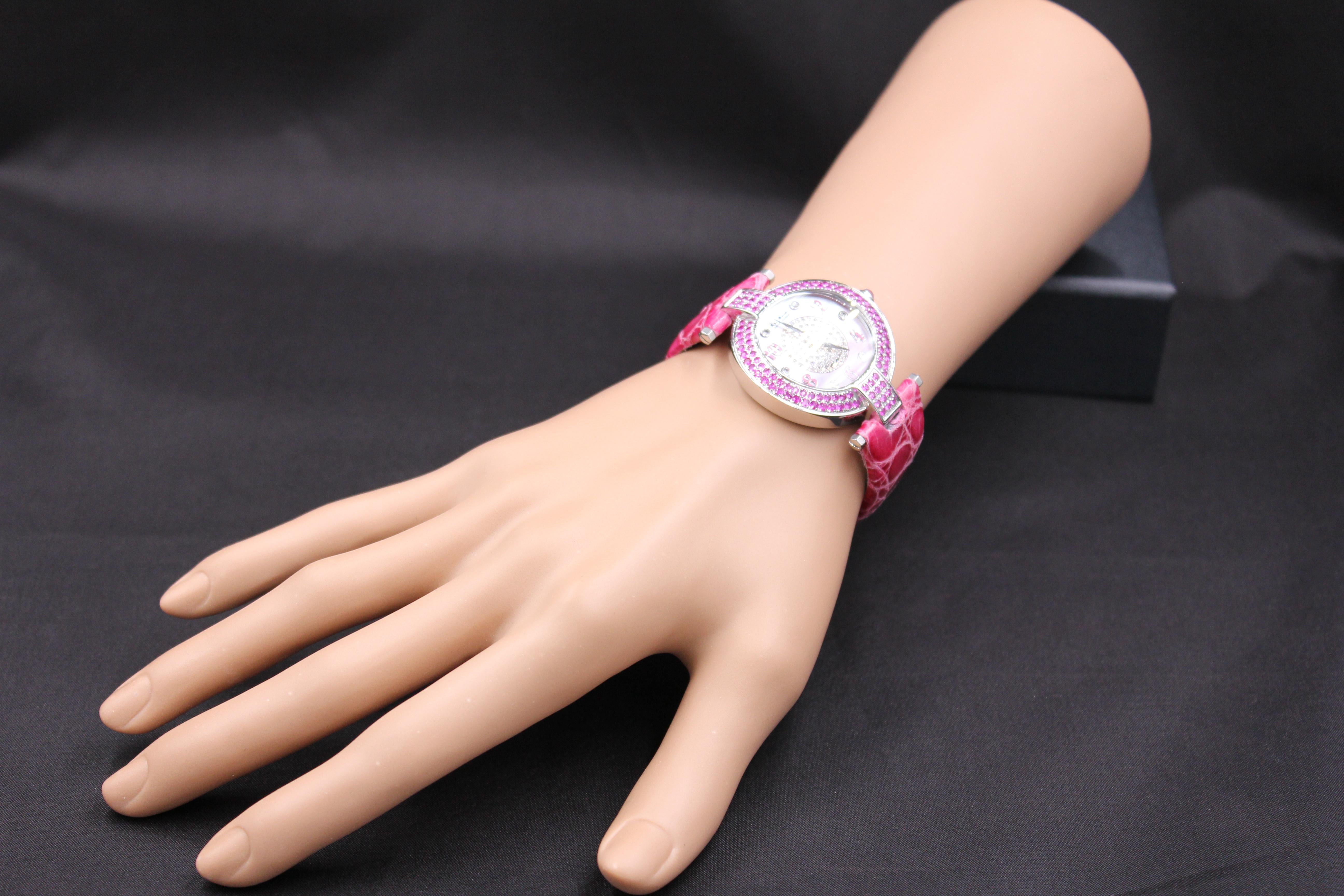 Exotische Schweizer Quarz-Uhr mit rosa Saphiren und Diamanten, Pav-Zifferblatt, 3,28 Tcw Damen im Angebot