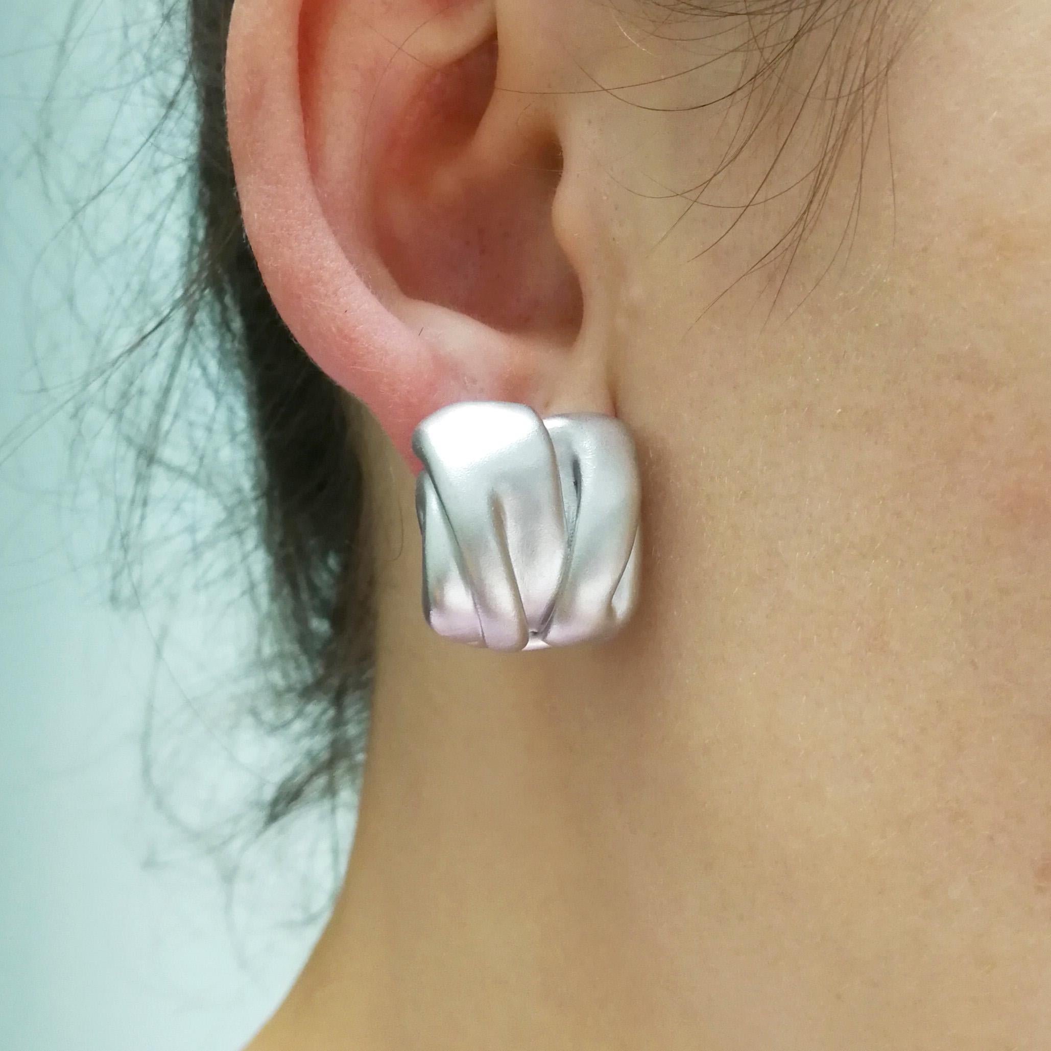 Ohrringe aus 18 Karat Weißgold mit rosa Saphiren und Diamanten im Angebot 3