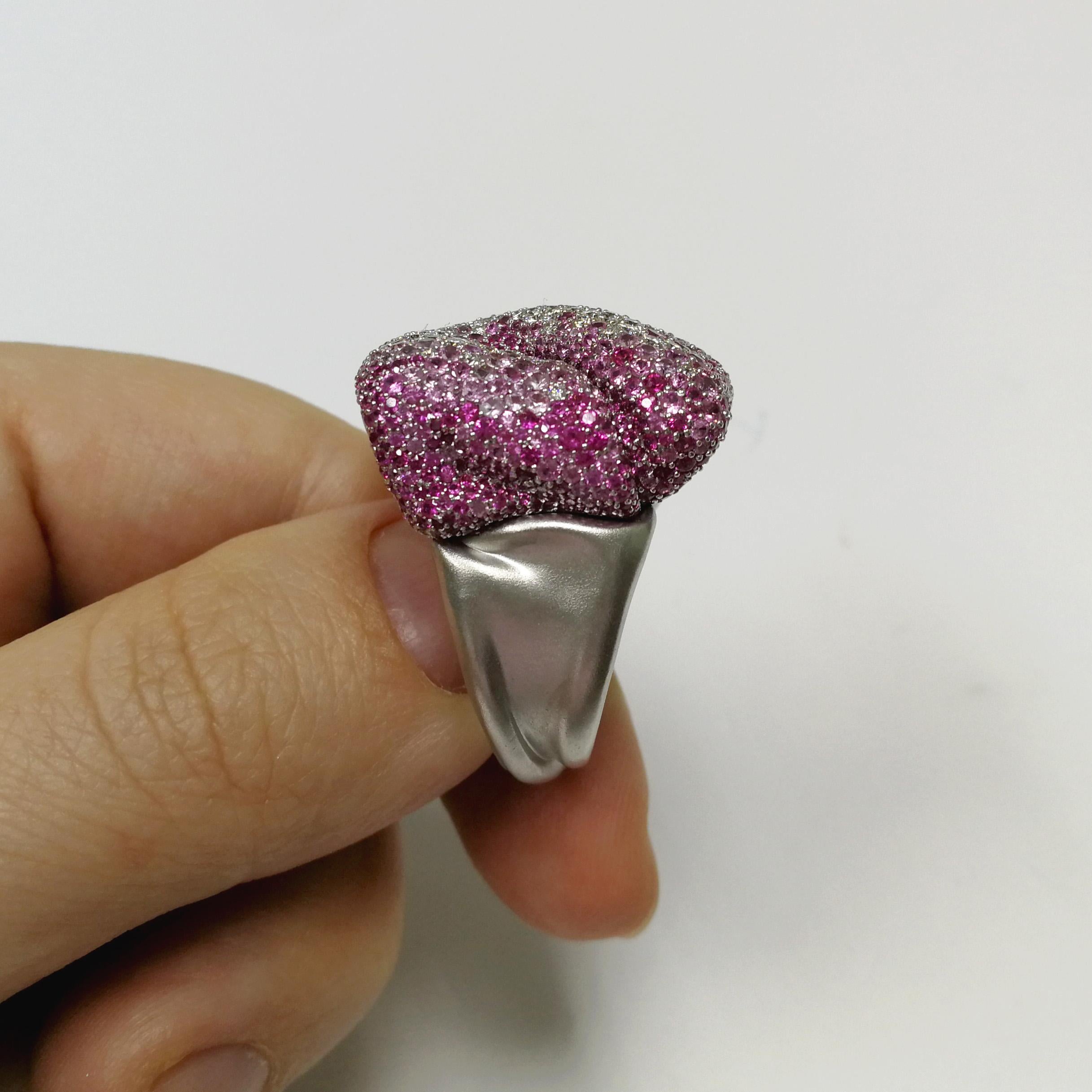 Pink Sapphires Diamonds 18 Karat White Gold Ring In New Condition In Bangkok, TH