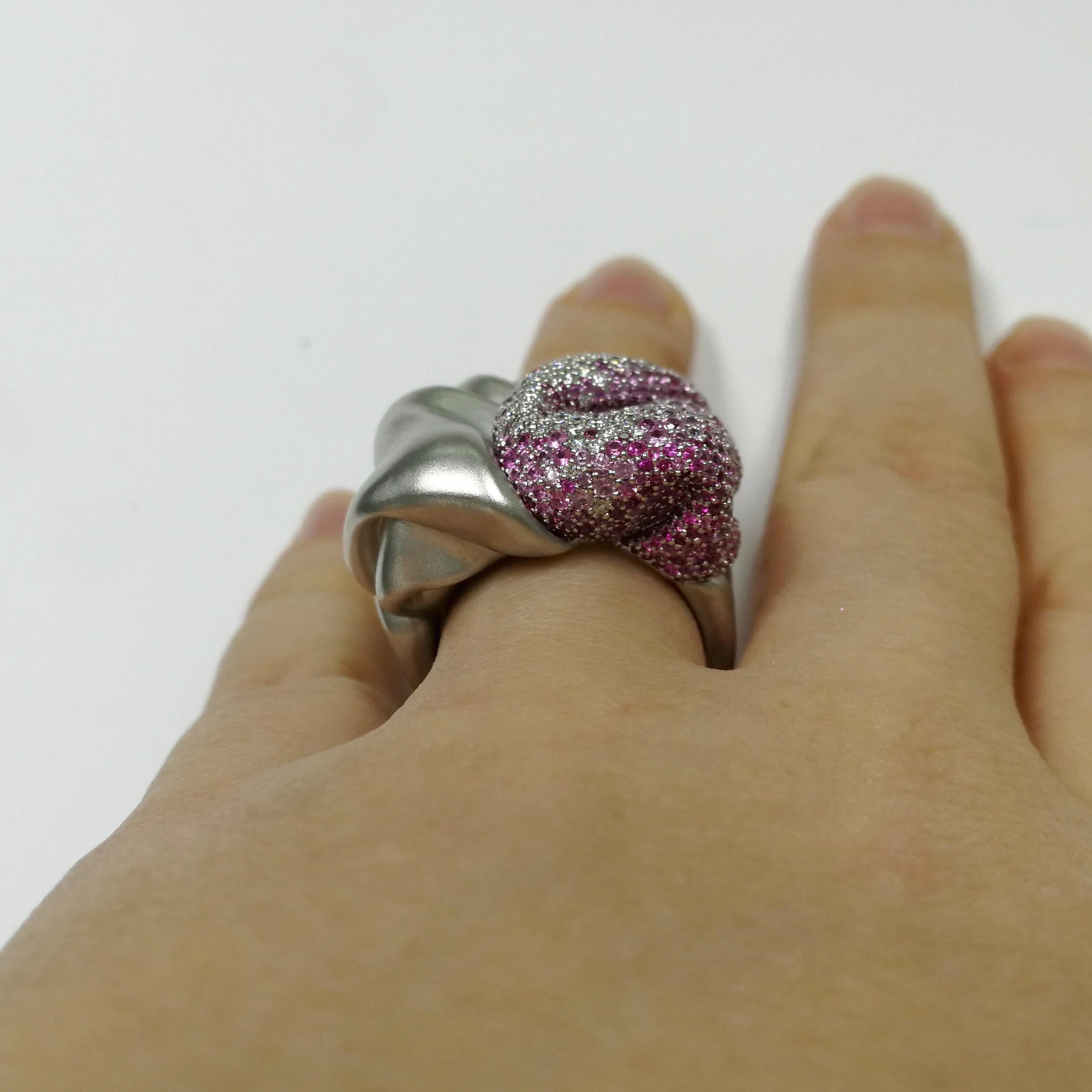 Pink Sapphires Diamonds 18 Karat White Gold Ring For Sale 3