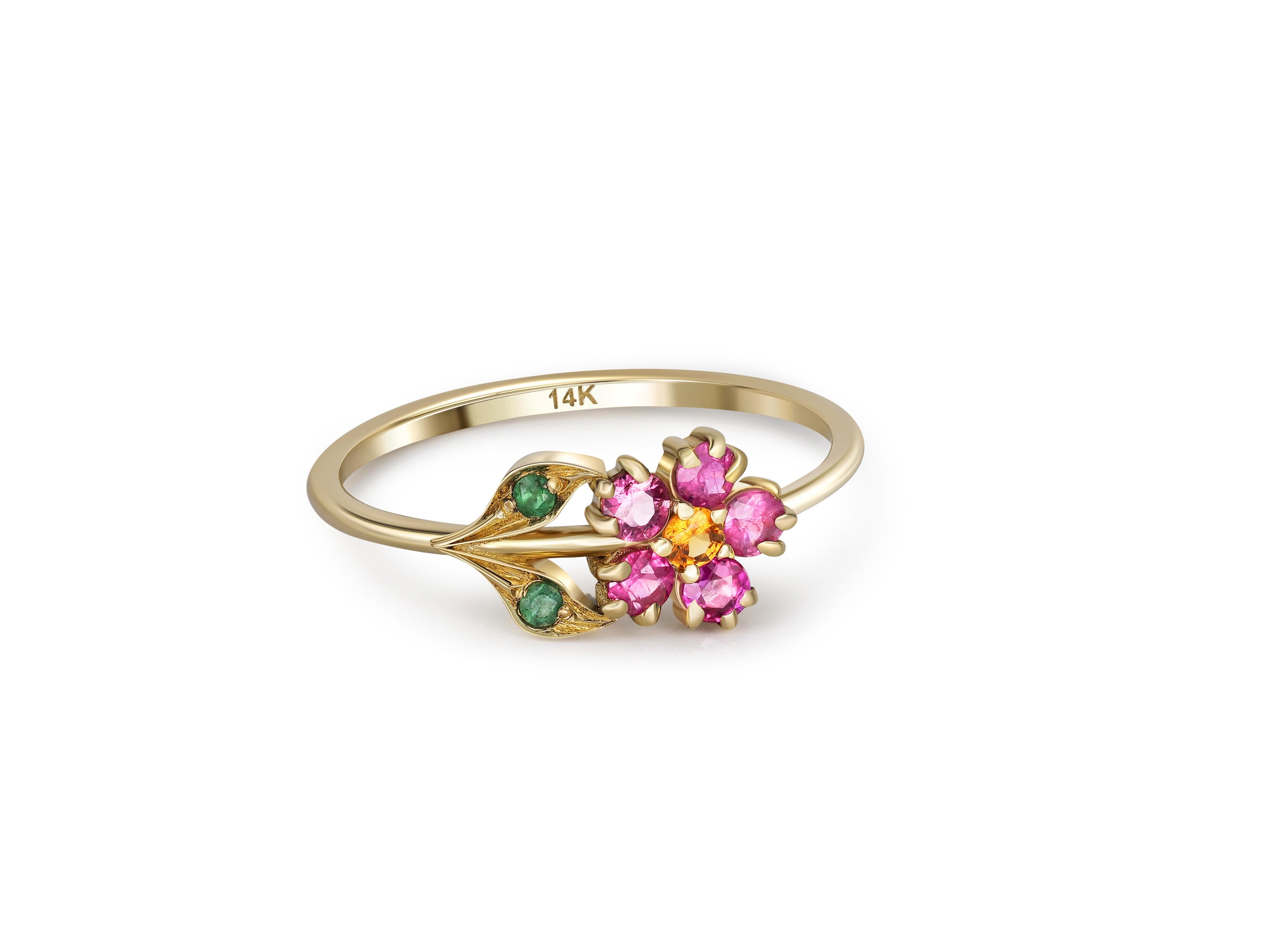 Pink sapphires flower ring in 14 karat gold.  In New Condition In Istanbul, TR
