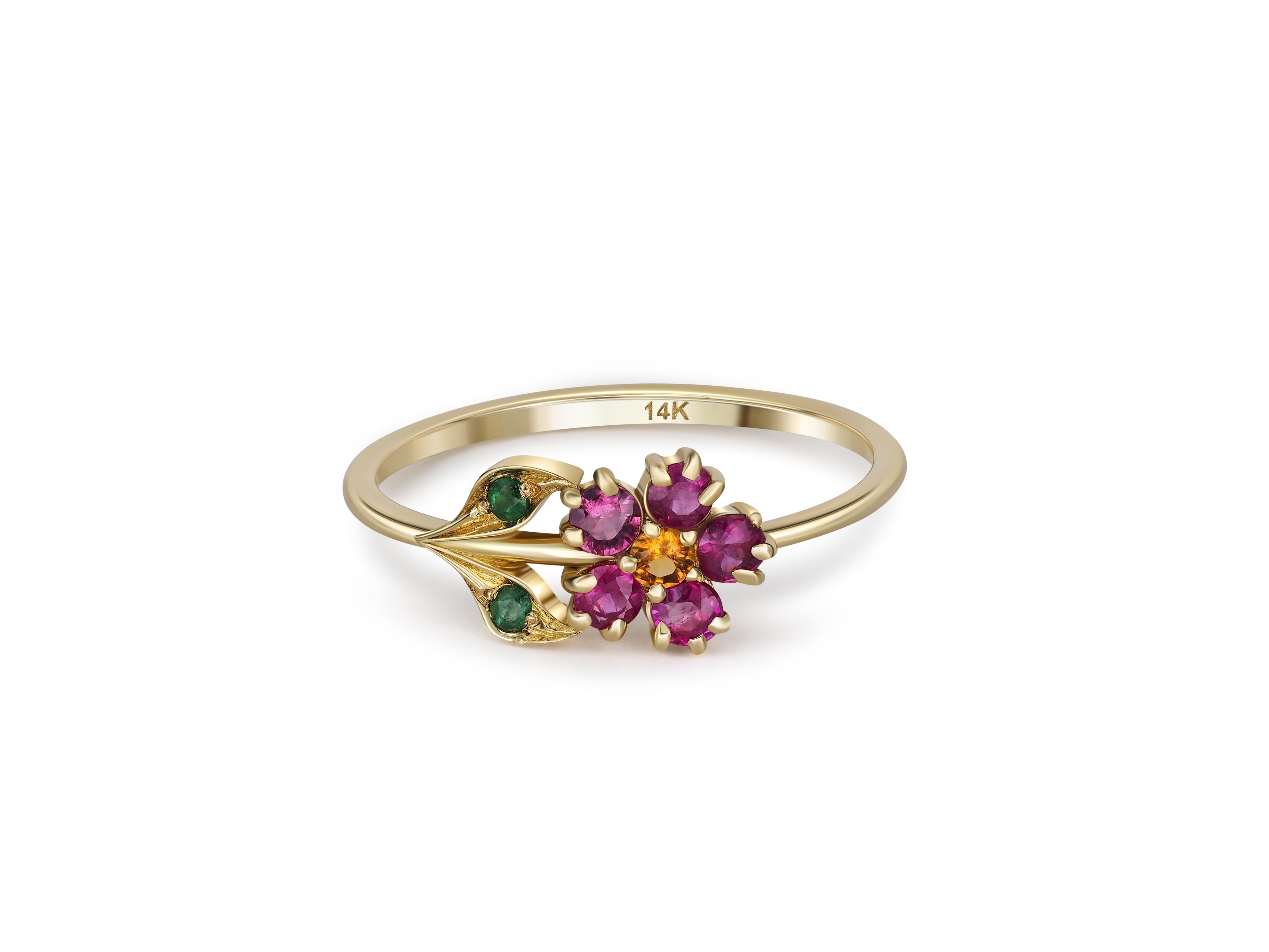 Women's Pink sapphires flower ring in 14 karat gold. 