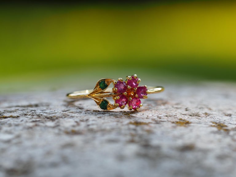 For Sale:  Pink Sapphires Flower Ring in 14 Karat Gold, Sapphires and Chrome Diopsides Ring 5