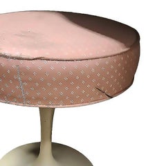 Tabouret "Tulip" à assise rose conçu par Eero Saarinen pour Knoll