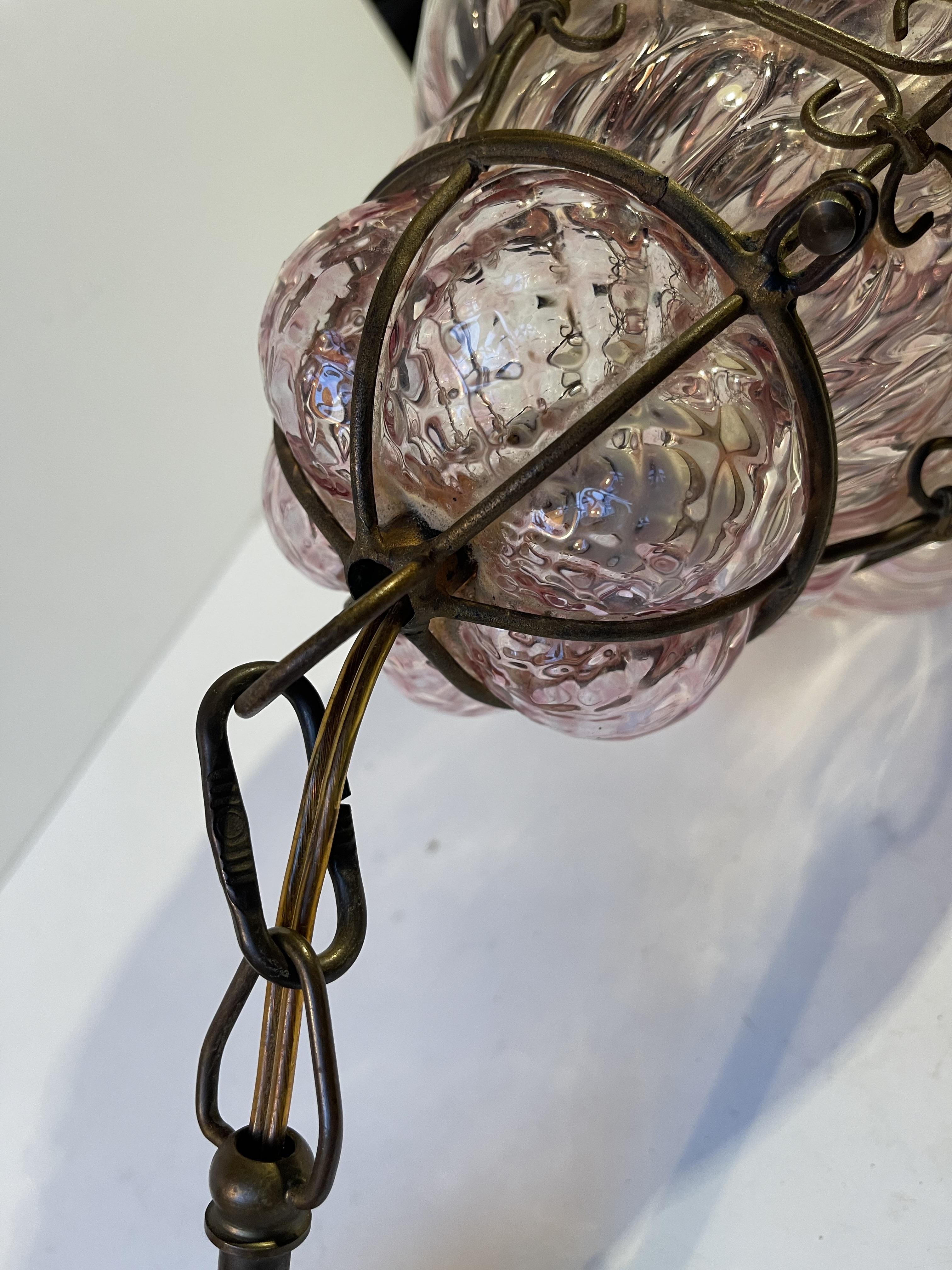 Lampada a sospensione a lampone rosa di Seguso in vetro di Murano a gabbia, anni '50 in vendita 4