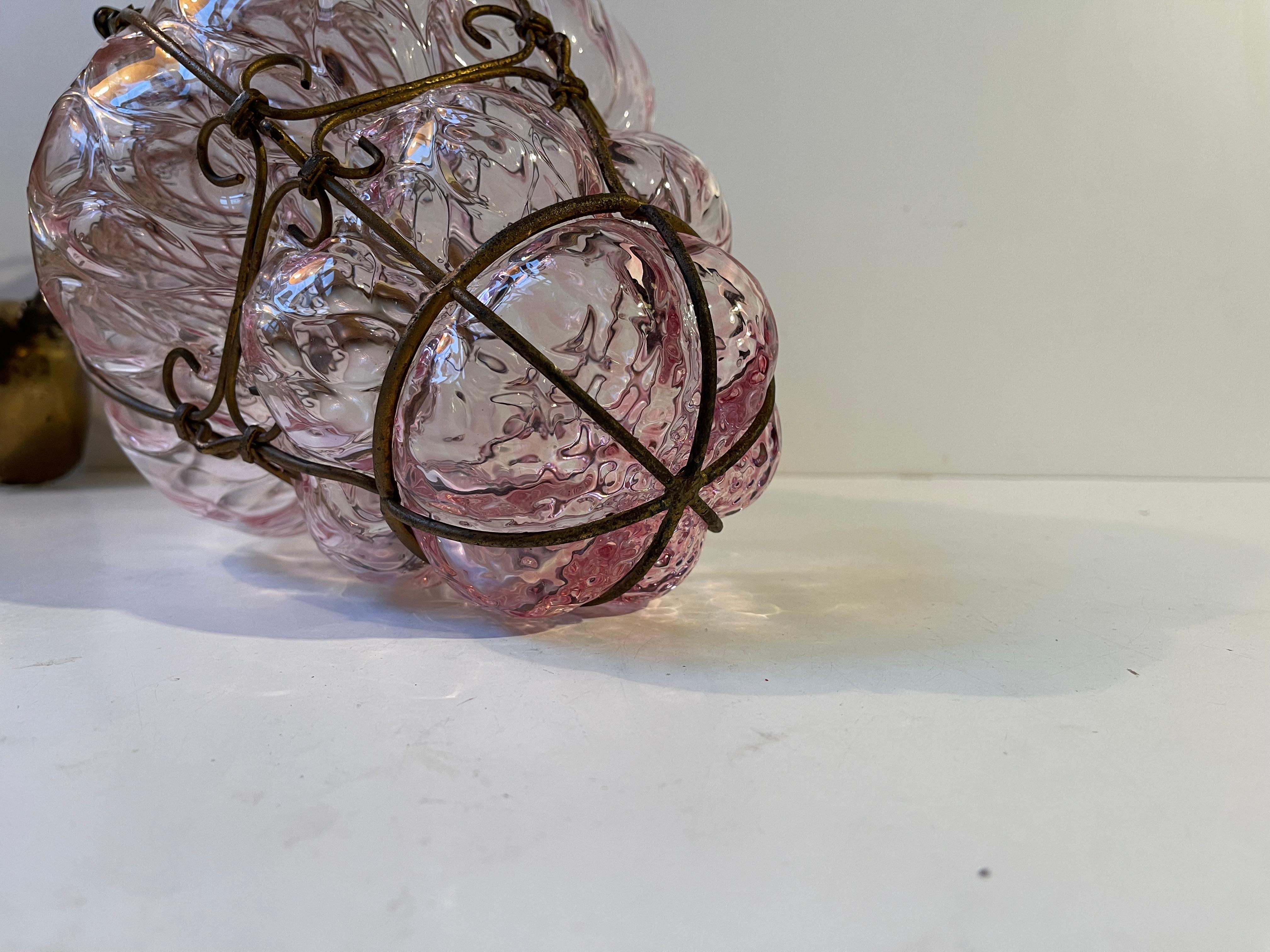 Lampada a sospensione a lampone rosa di Seguso in vetro di Murano a gabbia, anni '50 in vendita 5
