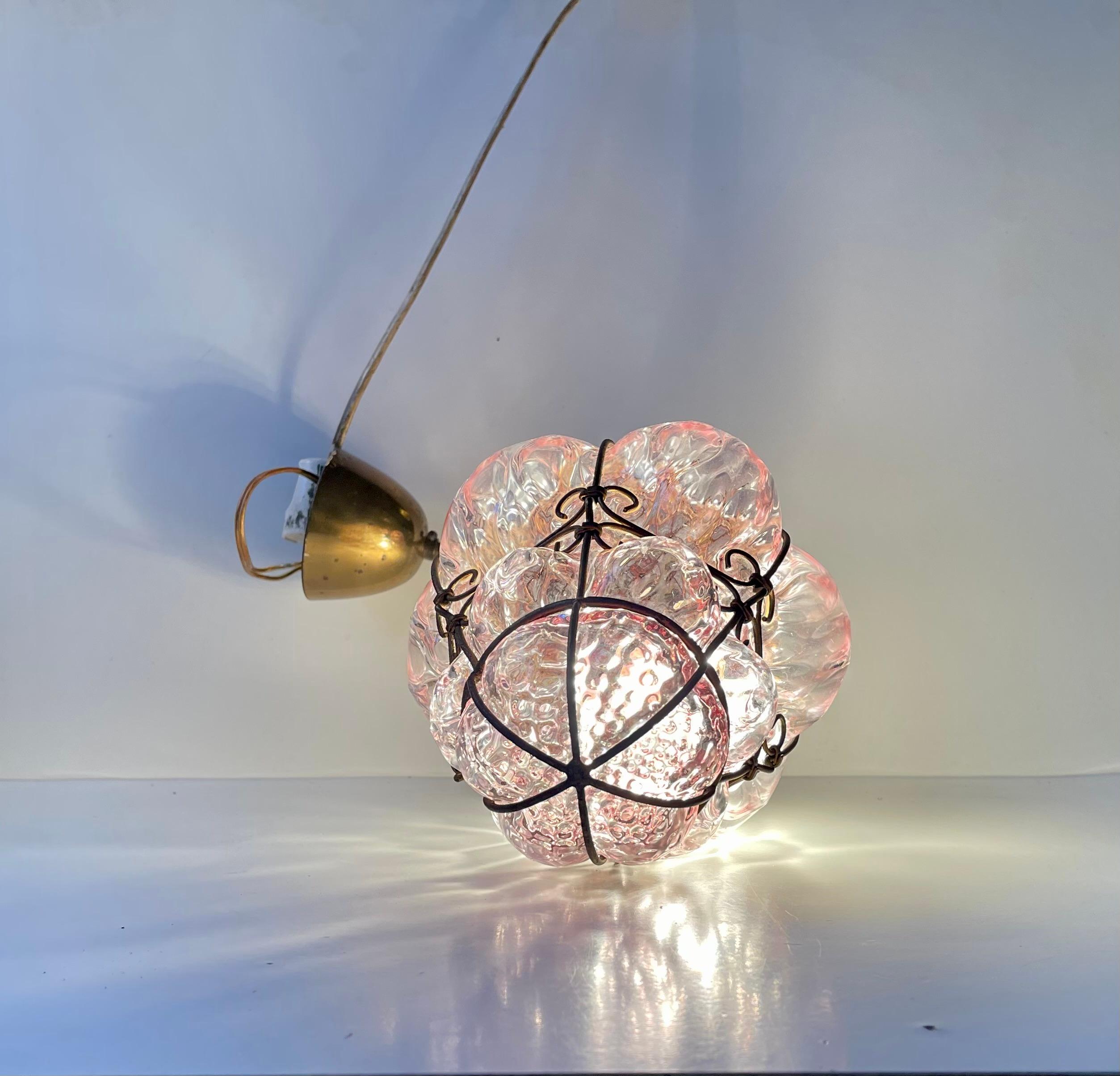 Metallo Lampada a sospensione a lampone rosa di Seguso in vetro di Murano a gabbia, anni '50 in vendita