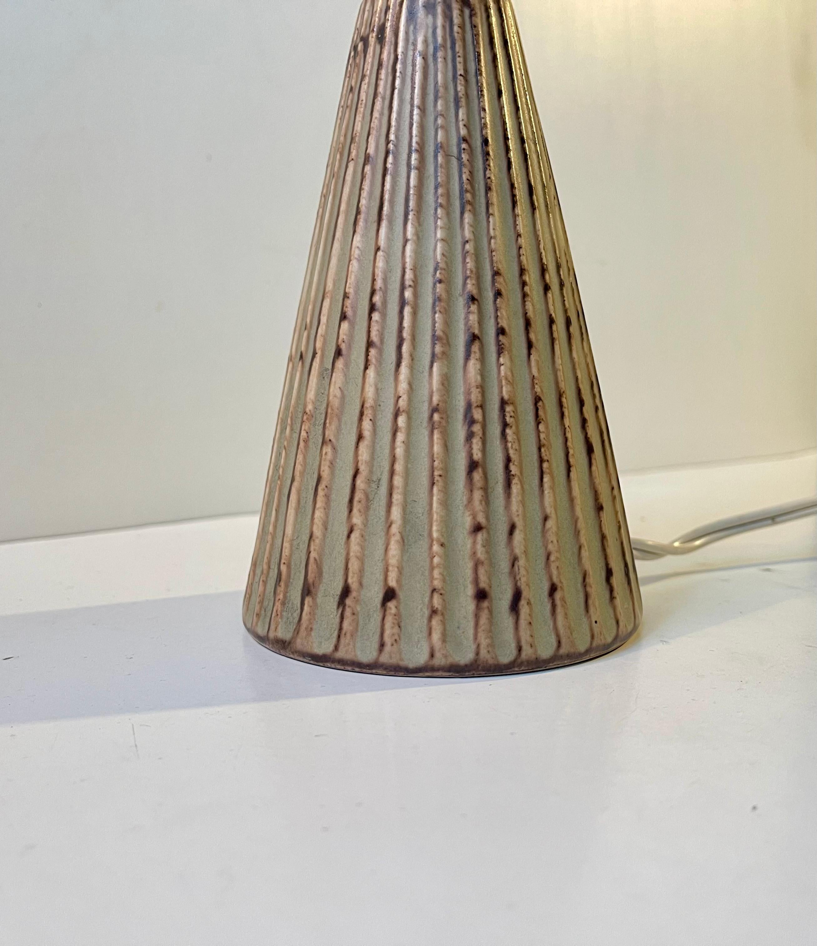 Pink Shaded Danish Table Lamp in Glazed & Fluted Ceramic by Søholm In Good Condition For Sale In Esbjerg, DK