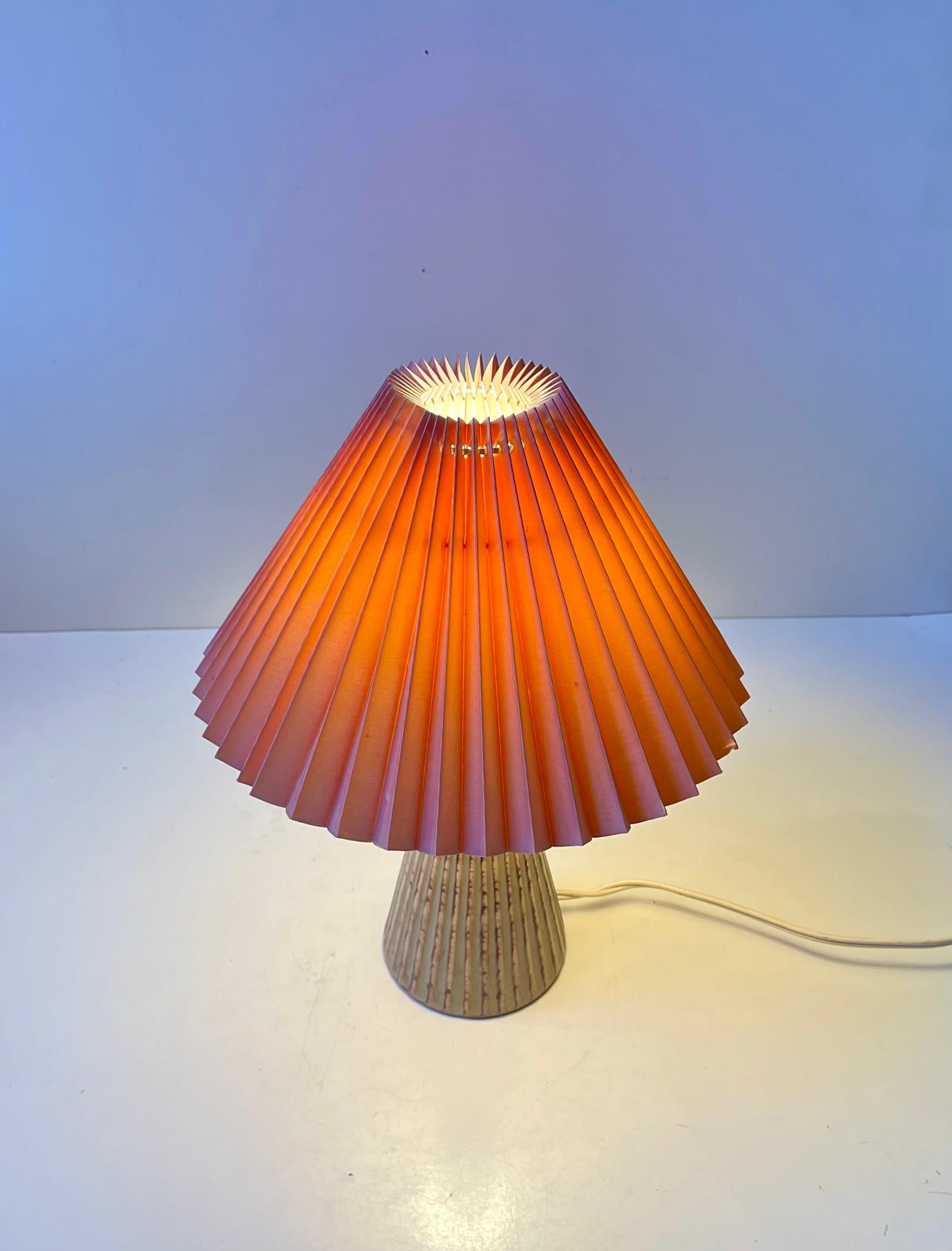 Pink Shaded Danish Table Lamp in Glazed & Fluted Ceramic by Søholm For Sale 1