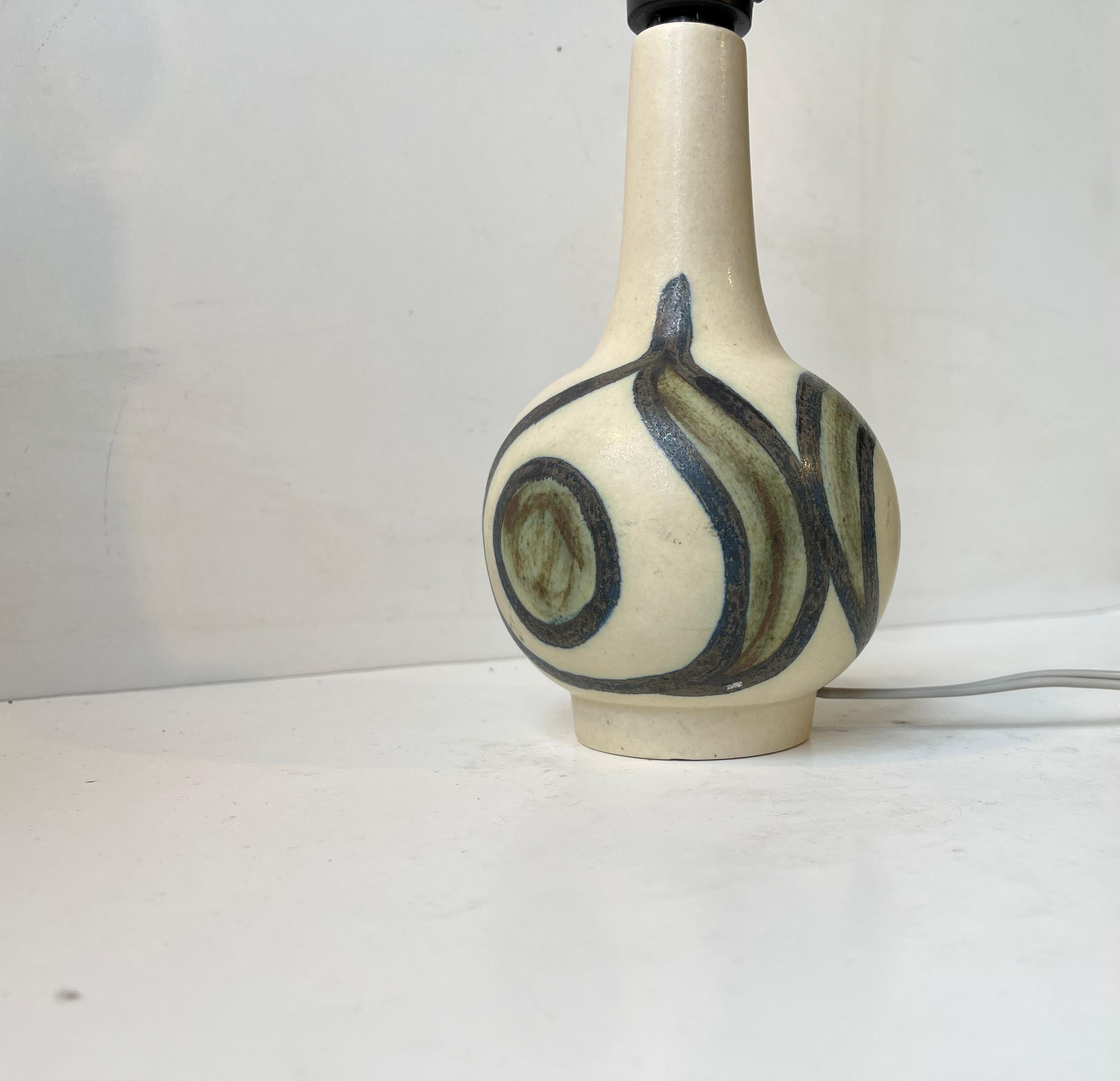 Rosafarbene skandinavische moderne glasierte Keramik-Tischlampe aus Keramik, 1970er Jahre (Dänisch) im Angebot
