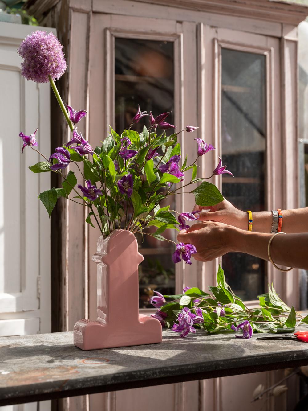 Moderne Vase à fleurs Pink Shiva par Ettore Sottsass, 20e siècle, céramique émaillée, Espagne en vente