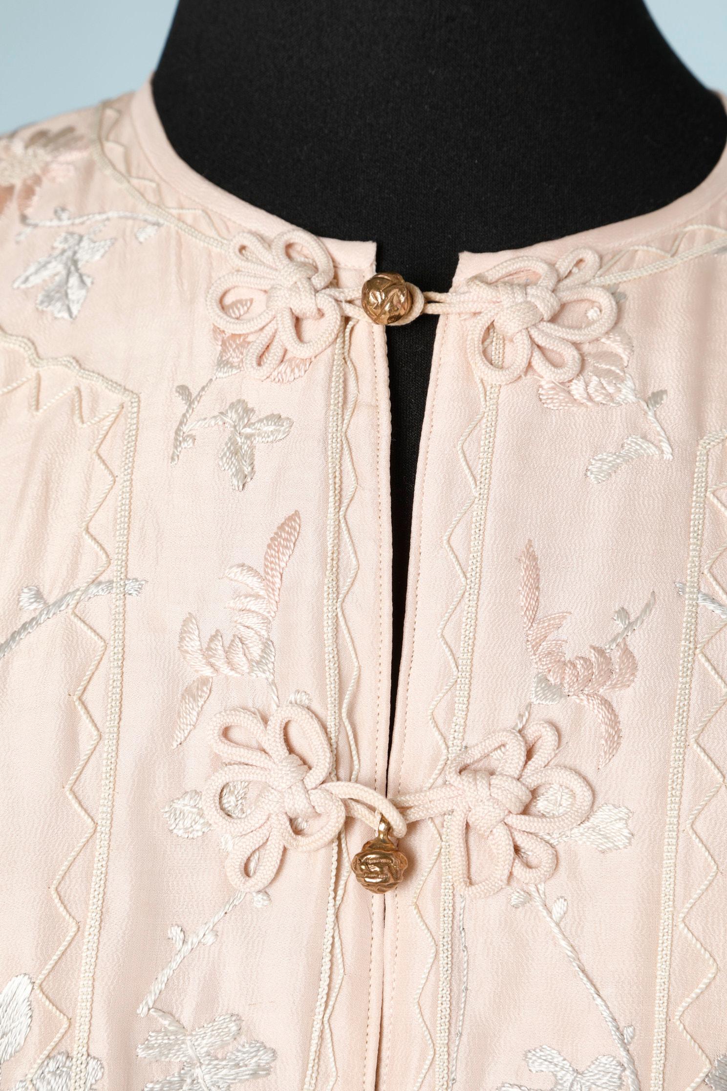 Pink silk kimono coat with chysanthemum embroideries and buttons. Brandenburg passementerie 
White silk lining. 
SIZE XL