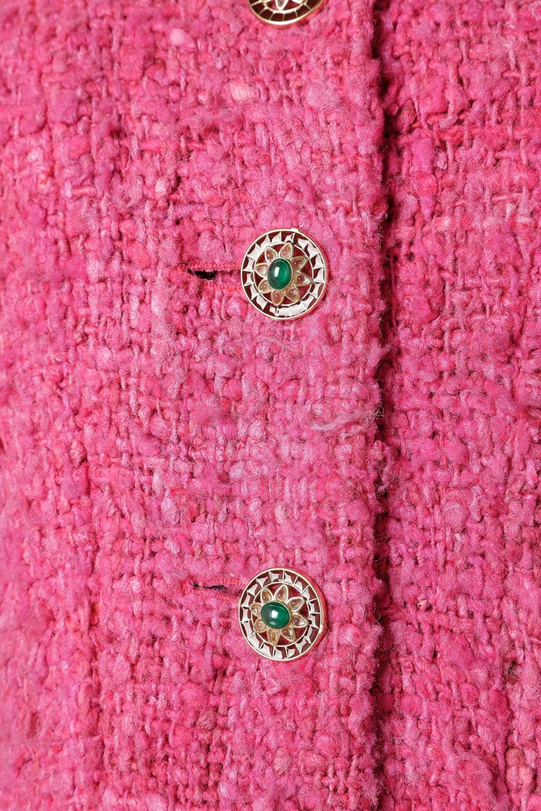 Pink silk tweed jacket with jewellery buttons Chanel ( Paris-Bombay Collection) In Excellent Condition In Saint-Ouen-Sur-Seine, FR
