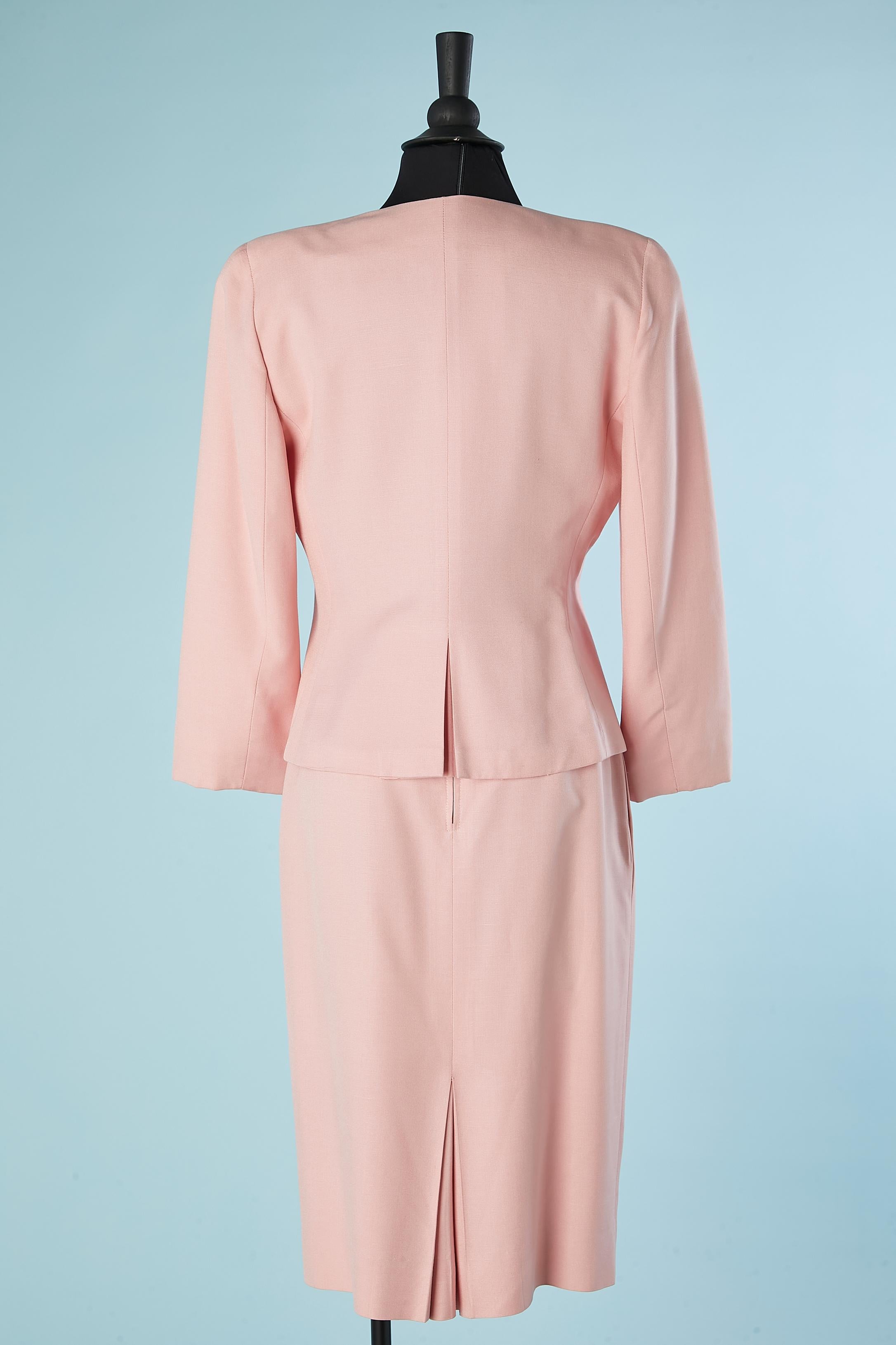 Combinaison-jupe rose avec bouton en nacre - Costume Christian Dior 