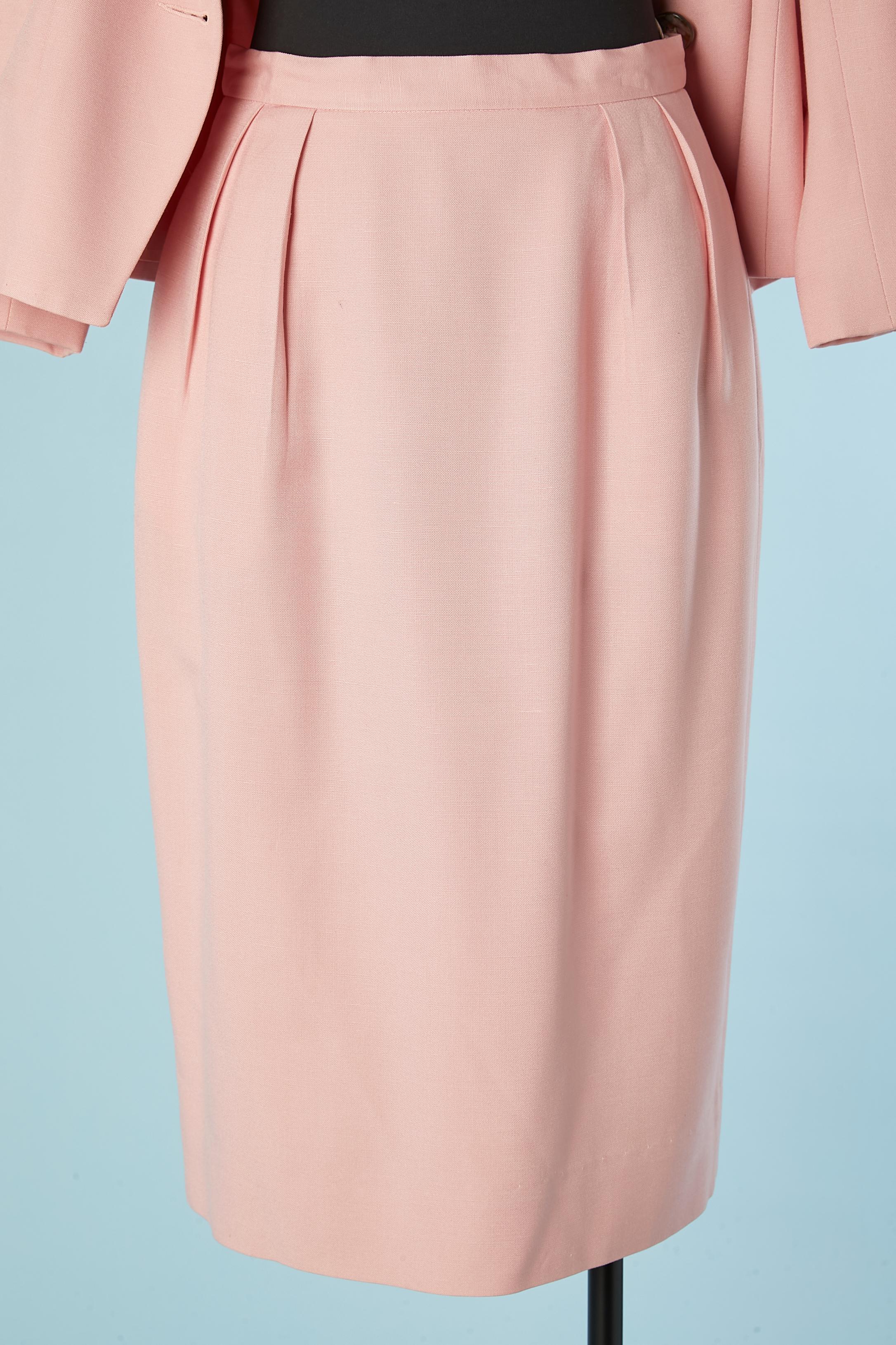 Combinaison-jupe rose avec bouton en nacre - Costume Christian Dior 