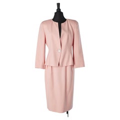 Rosa Rock-Anzug mit Muschel-Knöpfen von Christian Dior „Petites“