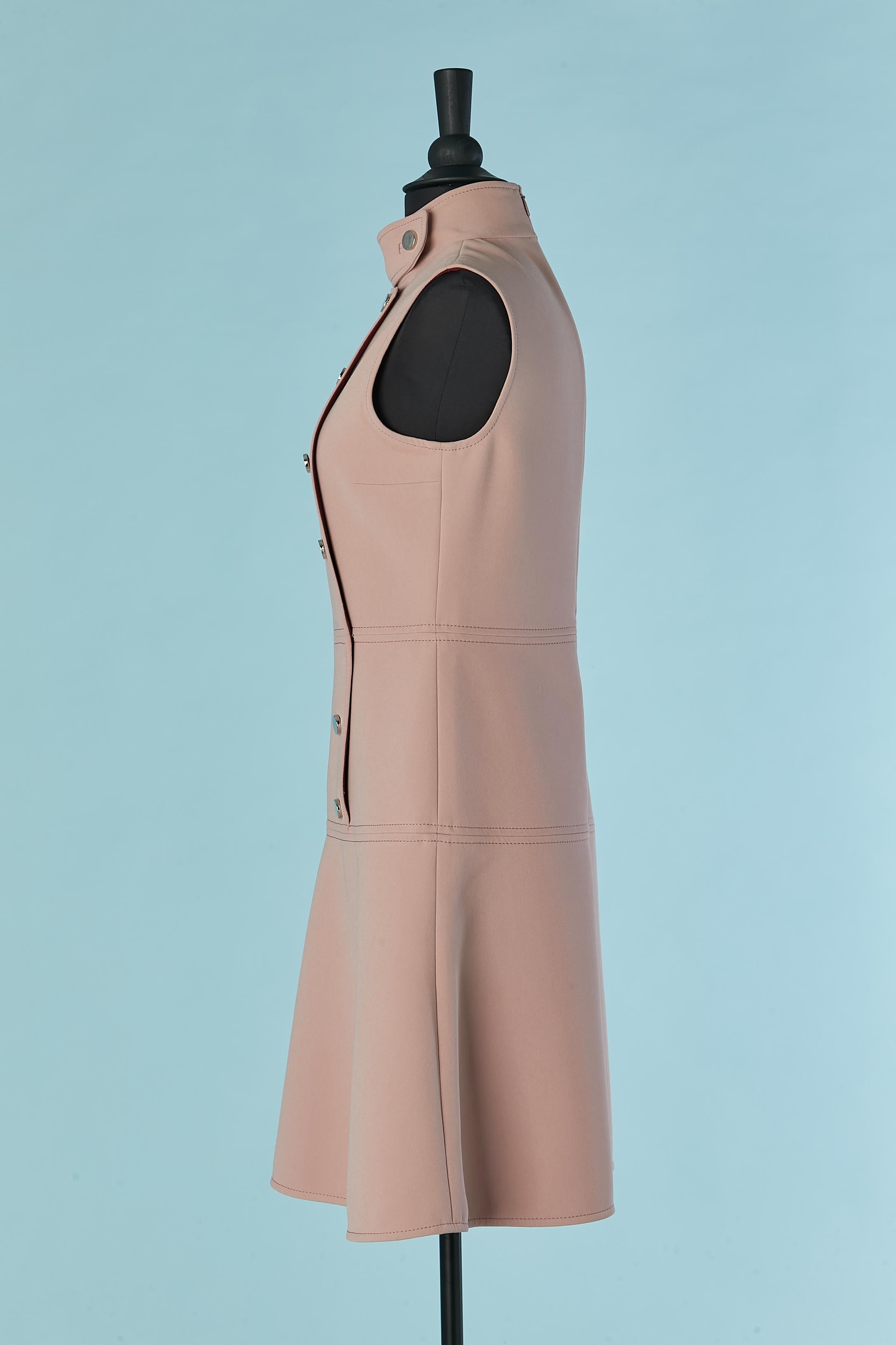 Robe sans manches rose avec découpes et boutons argentés Gucci Excellent état - En vente à Saint-Ouen-Sur-Seine, FR