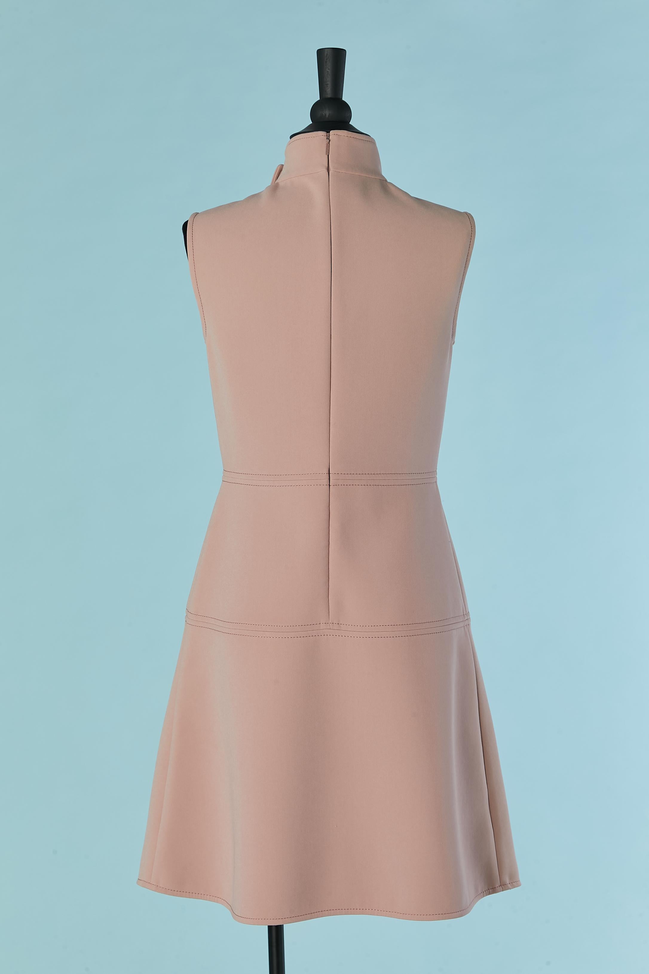 Robe sans manches rose avec découpes et boutons argentés Gucci Pour femmes en vente