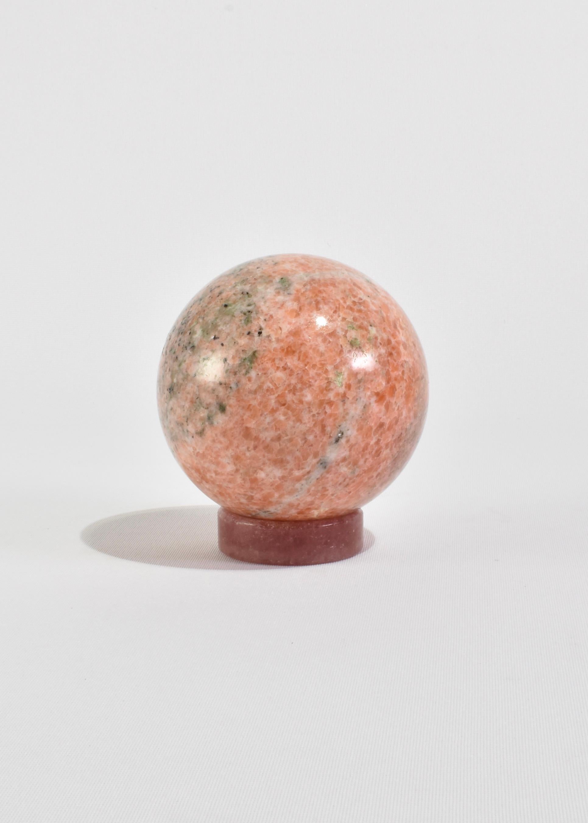 Scultura a sfera rosa In condizioni buone in vendita a Richmond, VA