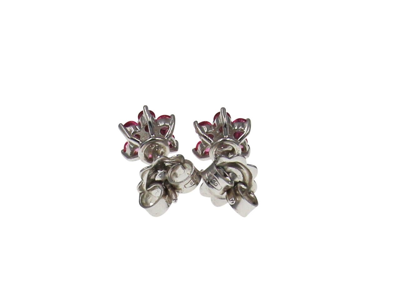 Pink Spinel 18 Karat White Gold Flower Stud Earrings In New Condition For Sale In London, UK