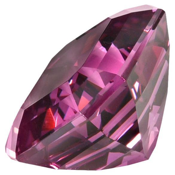 Spinelle rose exquise de 6,04 carats : Une pierre précieuse d'une rare Elegance pour le collectionneur averti - Merkaba Beverly Hills.

Voici un chef-d'œuvre qui incarne le luxe, la rareté et l'artisanat : un magnifique spinelle rose de 6,04 carats.