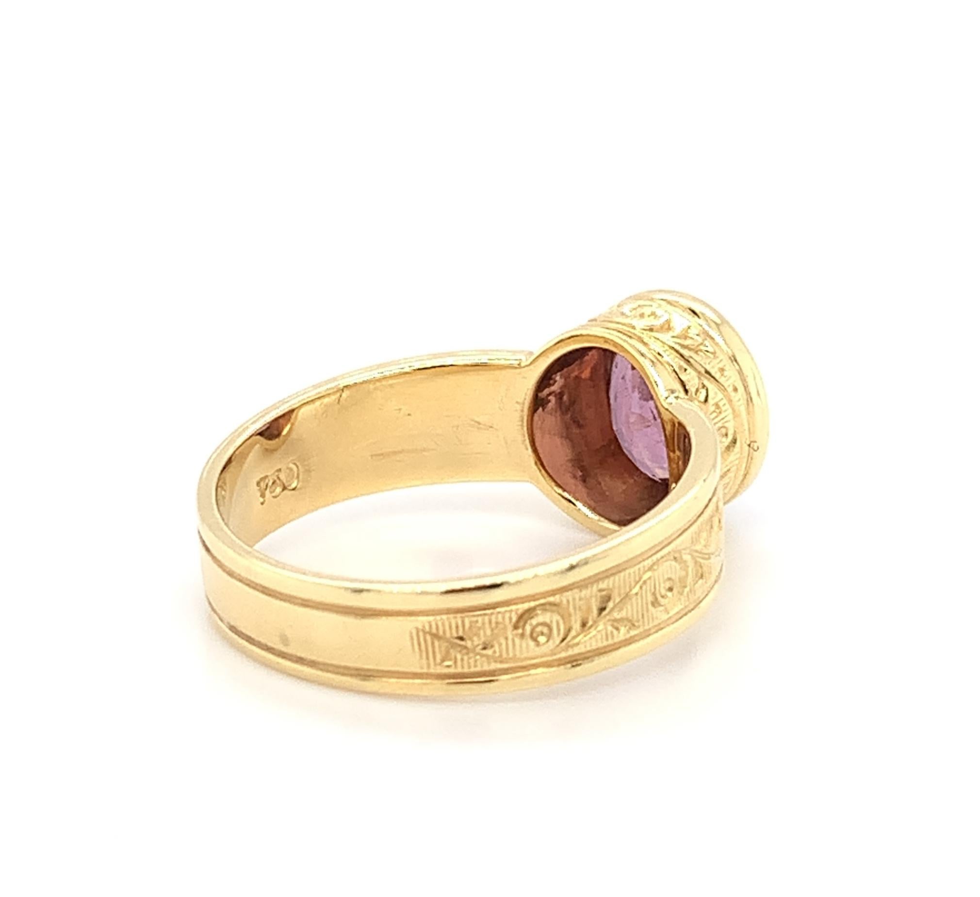 Pink Spinel and 18k Yellow Gold Hand-Engraved Band Ring, 1.93 Carats For Sale 3