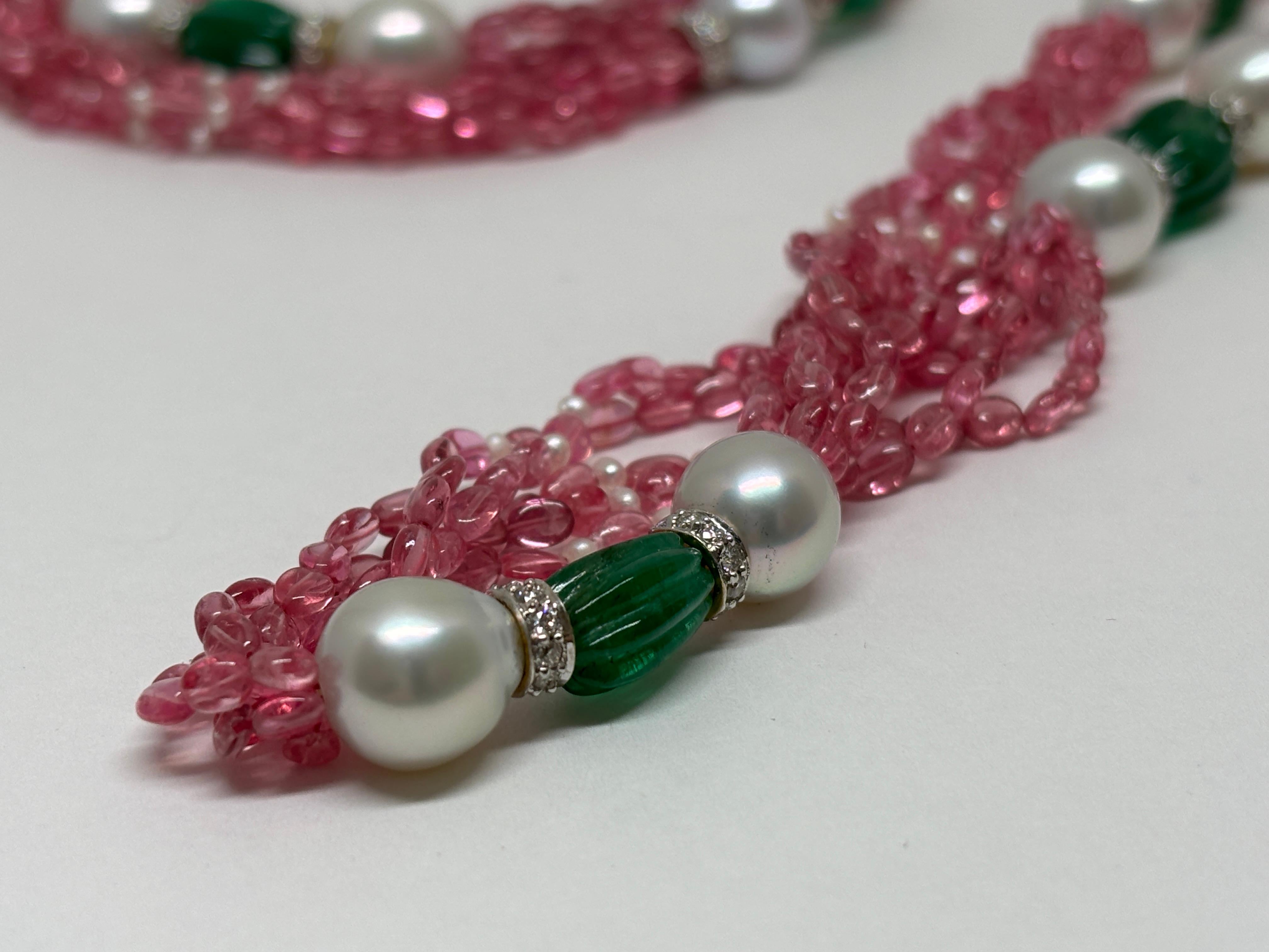 Collana con spinello rosa e smeraldo intagliato 263,14 carati con perle dei mari del sud e Dia in vendita 1