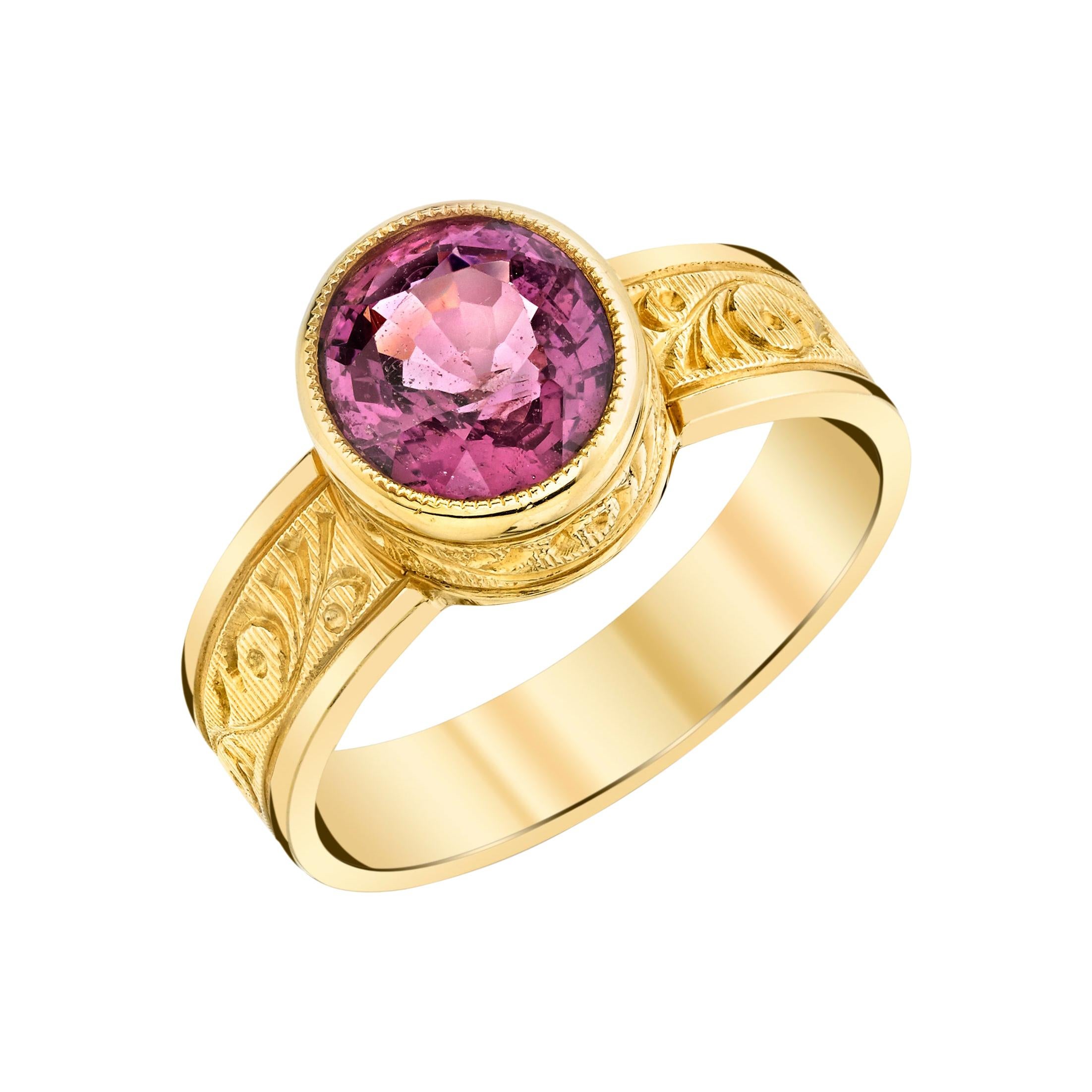 Pink Spinel and 18k Yellow Gold Hand-Engraved Band Ring, 1.93 Carats For Sale