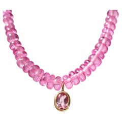Halskette aus rosa Spinellperlen mit einem Anhänger aus rosa Spinell und 14-karätigem Gold