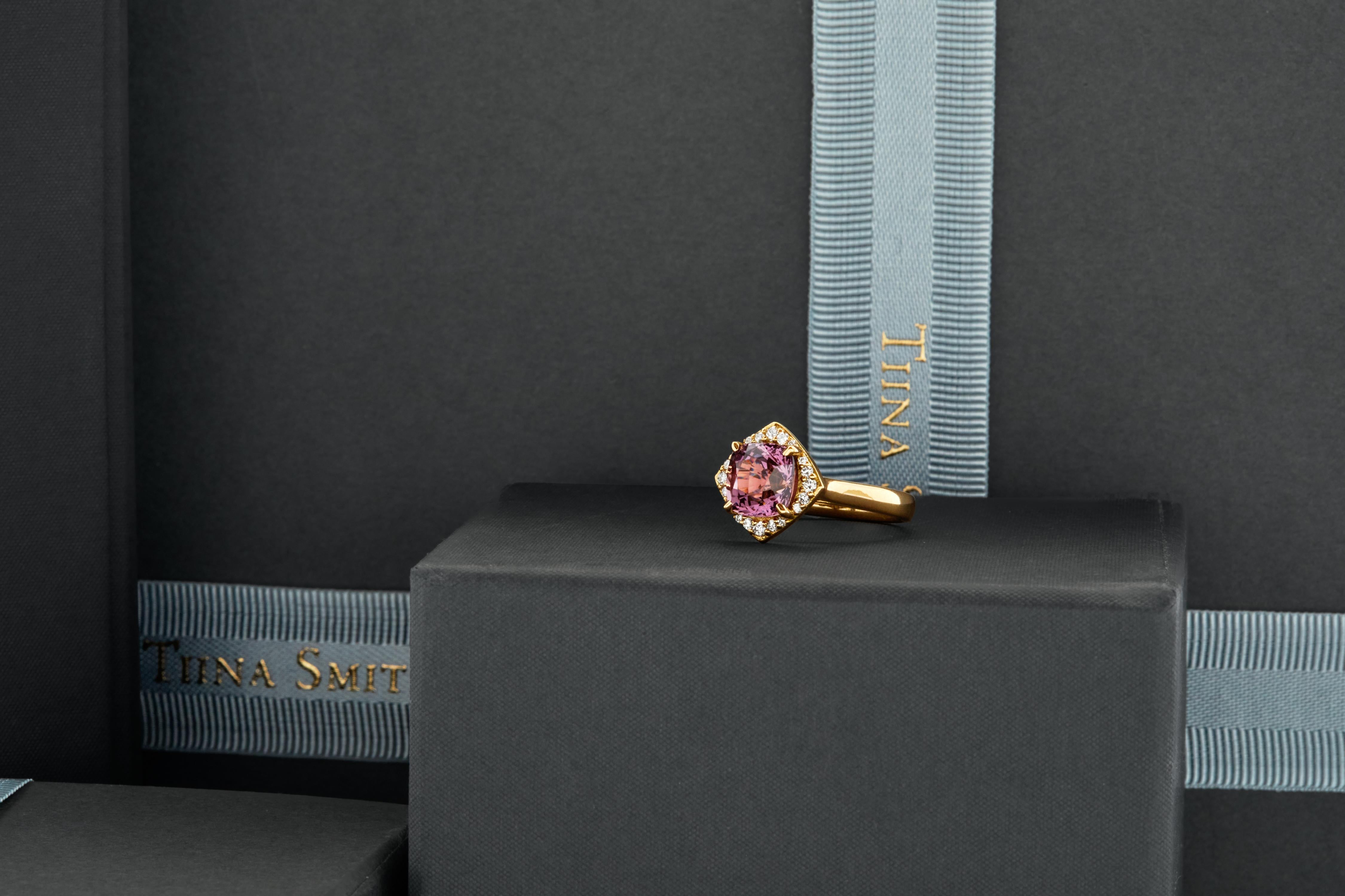 Romantic Pink Spinel, Diamond and 18K Yellow Gold Ring For Sale