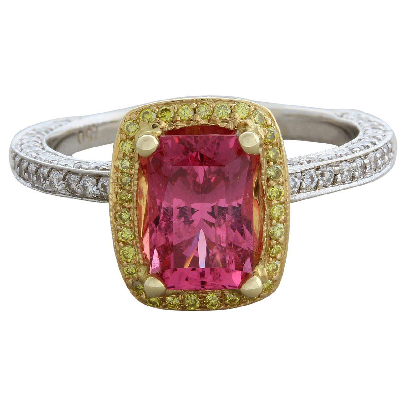 Goldring mit rosa Spinell und Diamant