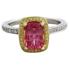 Bague en or avec spinelle rose et diamants