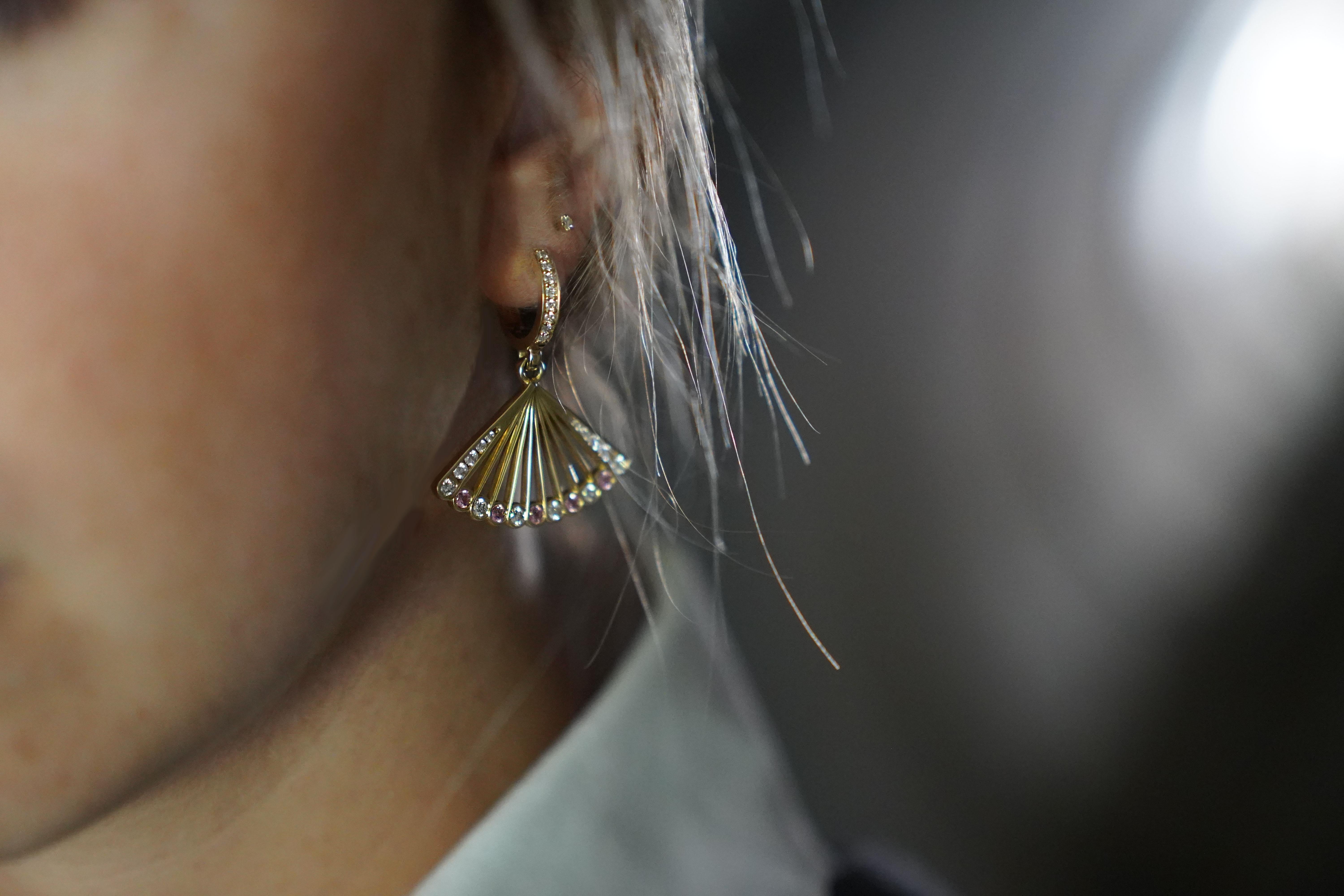 Contemporain Boucles d'oreilles éventail en or jaune avec spinelle rose et diamant en vente