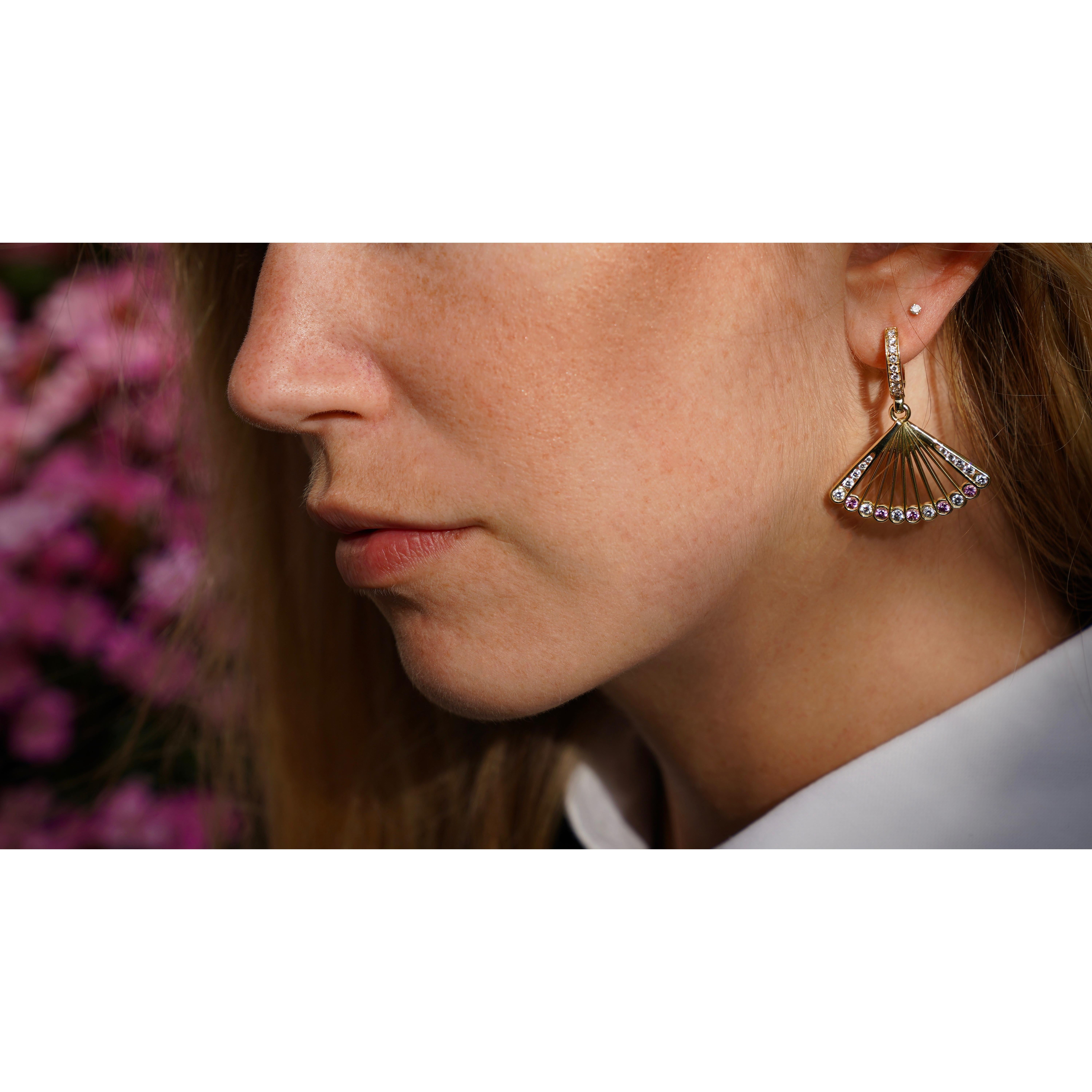 Boucles d'oreilles éventail en or jaune avec spinelle rose et diamant Neuf - En vente à Los Angeles, US
