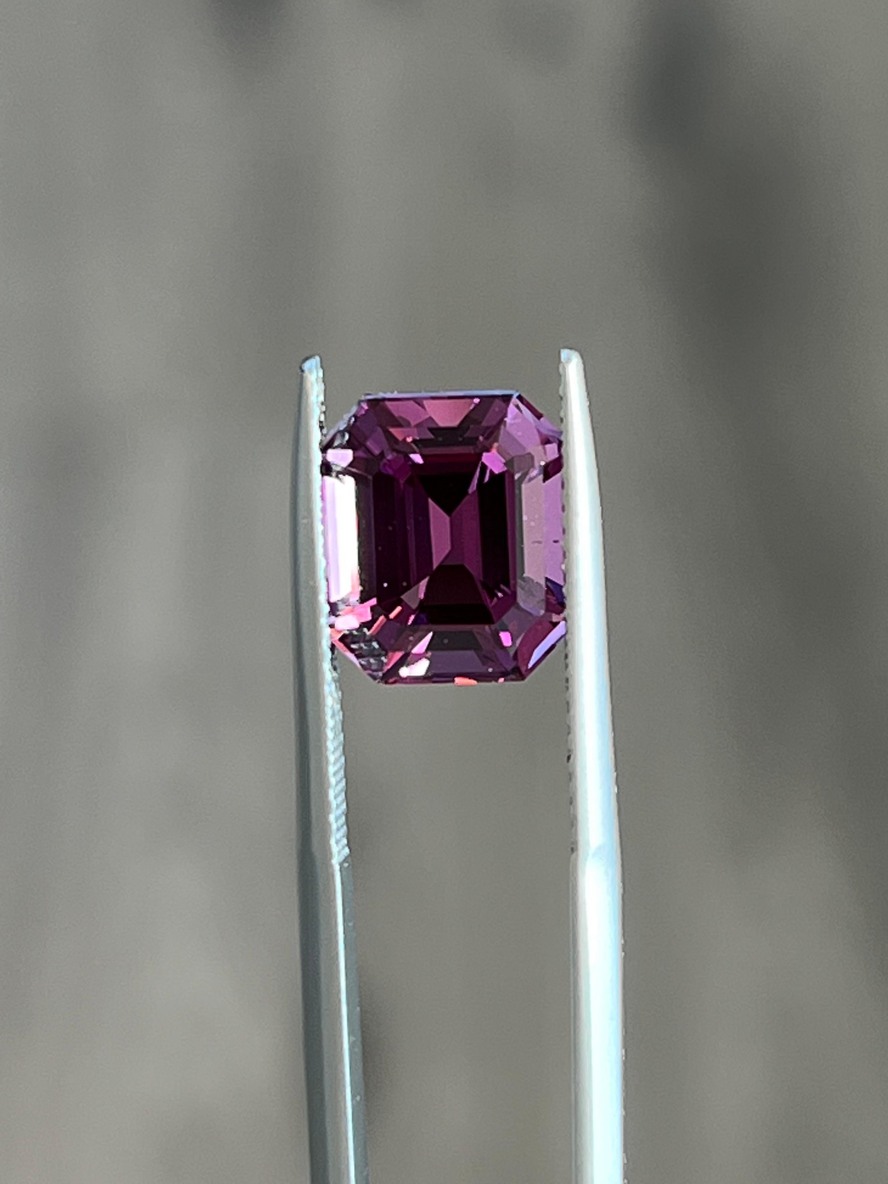 Taille émeraude Bague en spinelle rose taille émeraude de 6,04 carats, pierre précieuse non sertie, pure et épaisse en vente