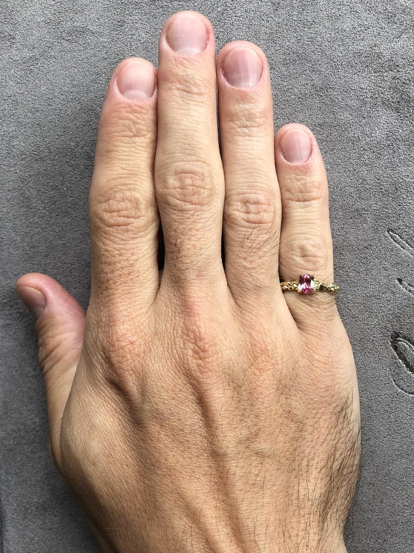 Rosa Spinell Ring Gold Classic Oval Schliff Edelstein Verlobung Geschenk im Zustand „Neu“ in Berlin, DE