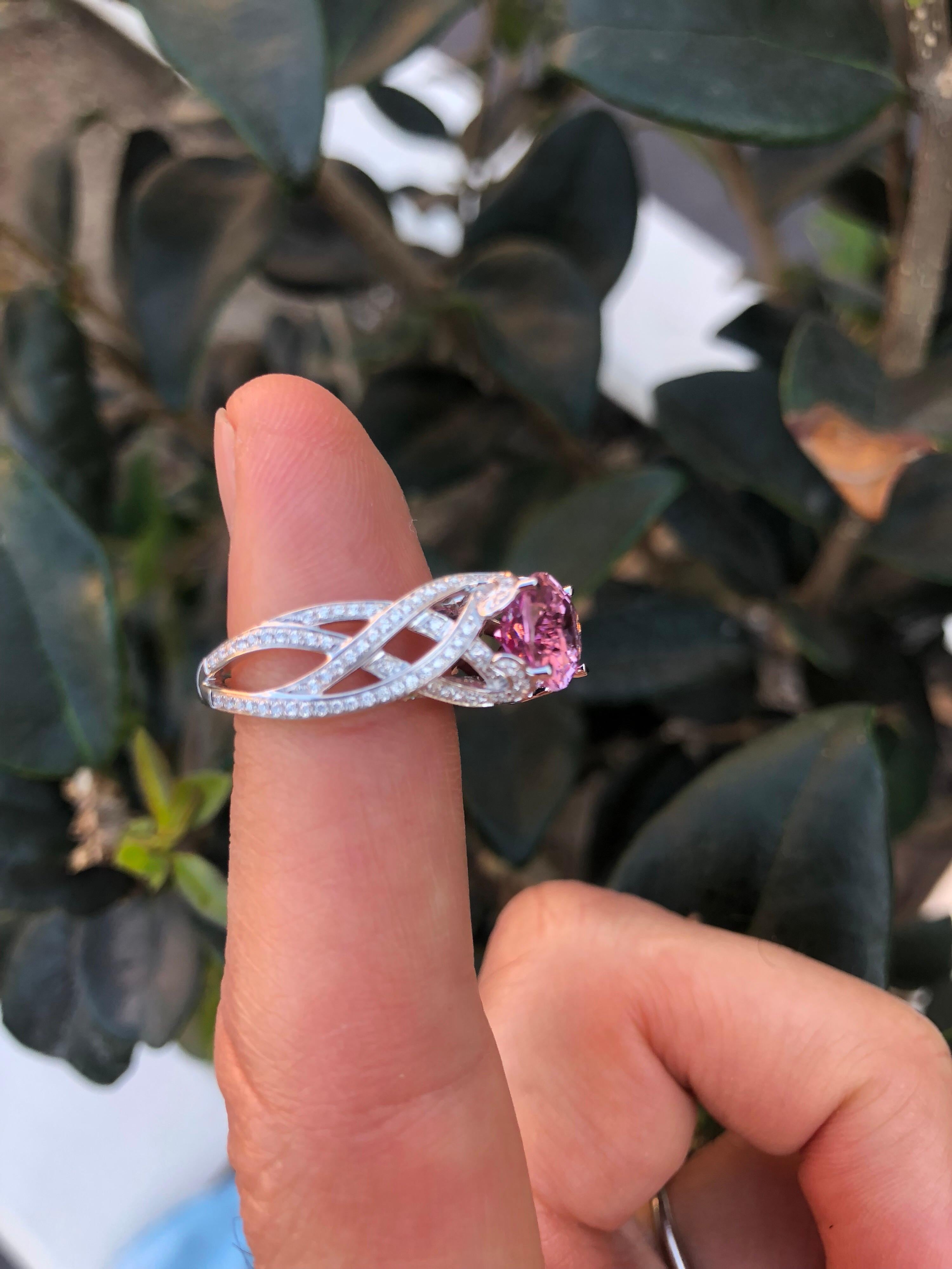 Pink Spinel Ring Oval 3.18 Carats For Sale 3