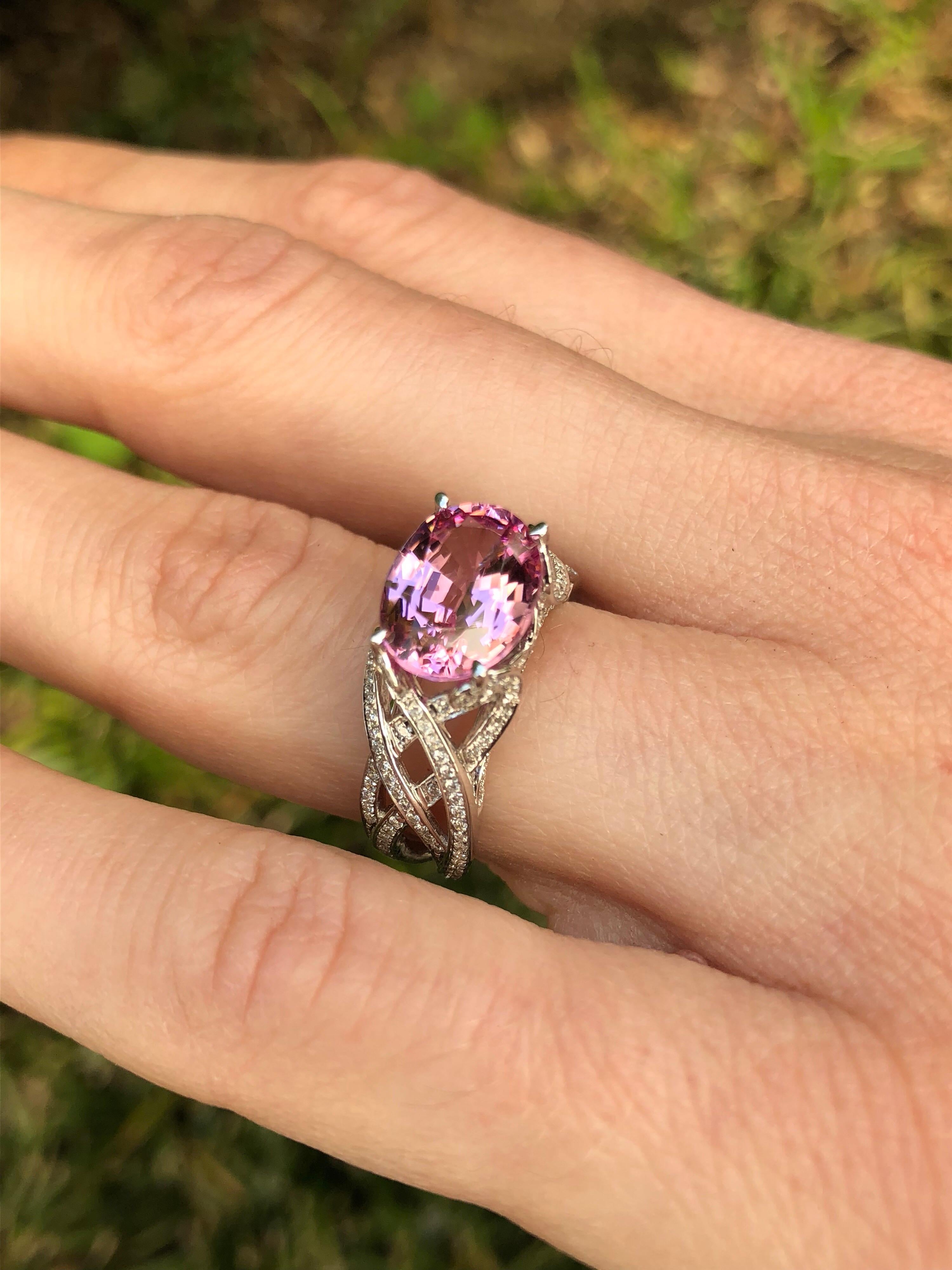 Women's Pink Spinel Ring Oval 3.18 Carats For Sale
