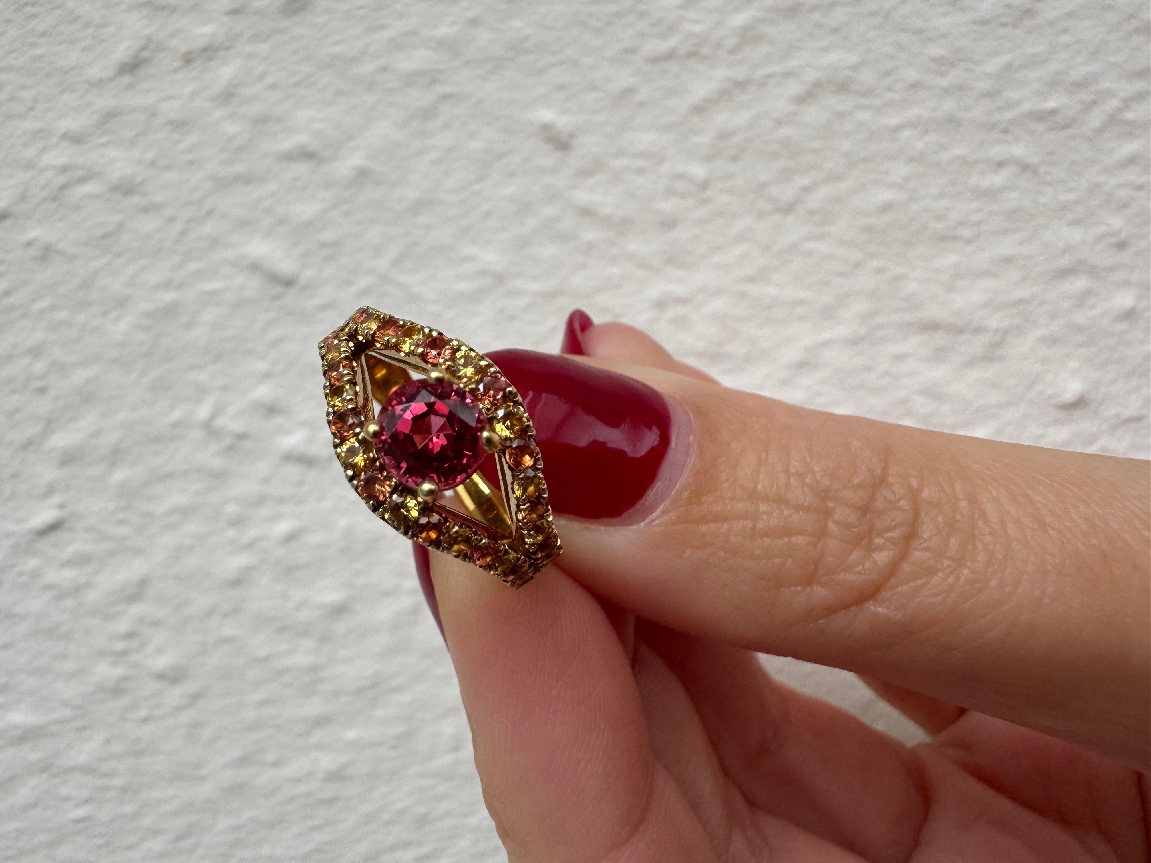 Augenring mit rosa Spinell und Saphir aus 18 Karat Gelbgold im Angebot 4