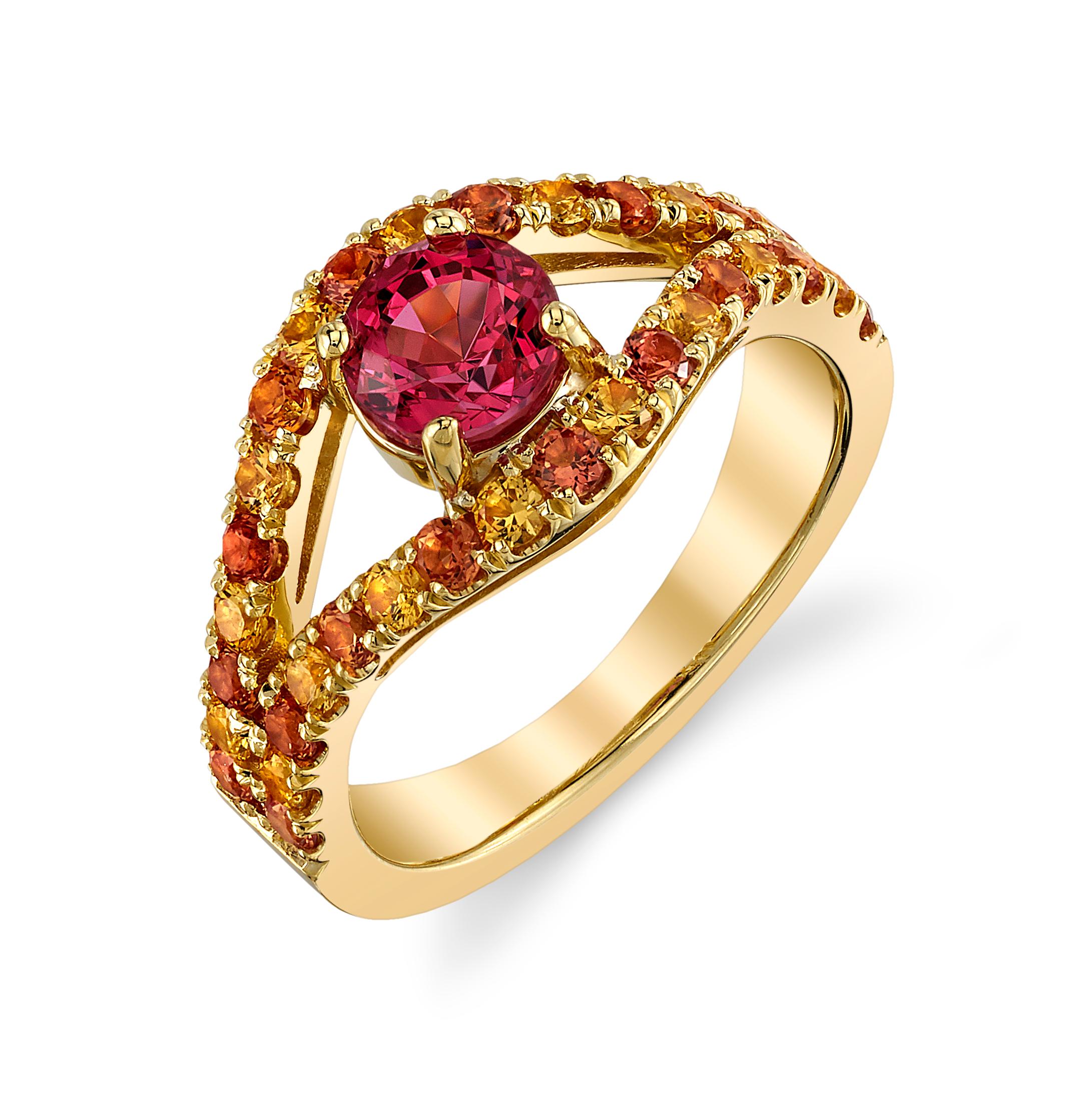 Ein runder, stark gesättigter rosafarbener Spinell wird von vier Zacken gehalten und ist von abwechselnd orangefarbenen und gelben Saphiren umgeben. So entsteht ein Ring mit wahrhaft elektrischem Gefühl.

Wenn Sie diesen Ring tragen, können Sie fast