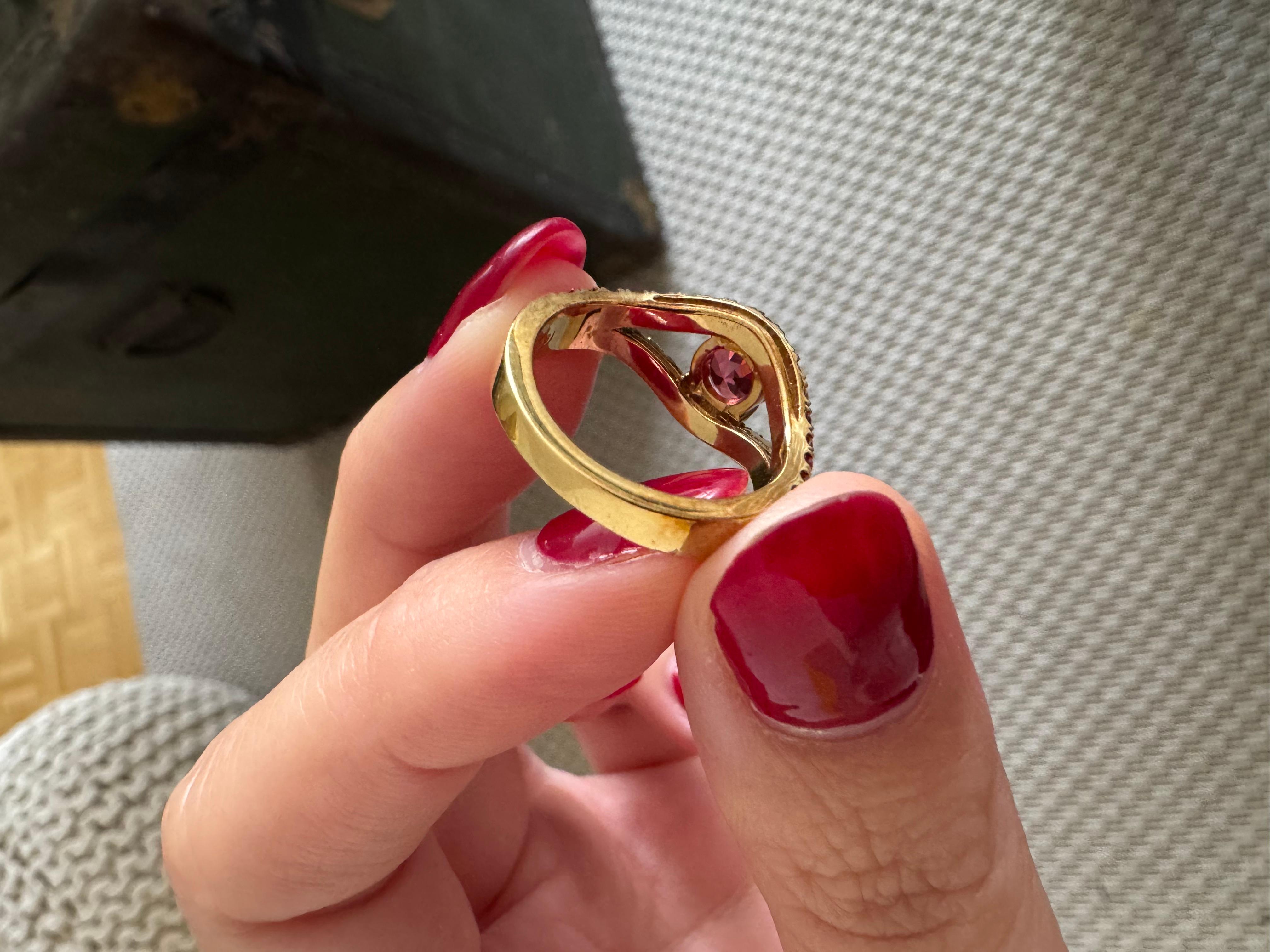 Augenring mit rosa Spinell und Saphir aus 18 Karat Gelbgold im Angebot 1