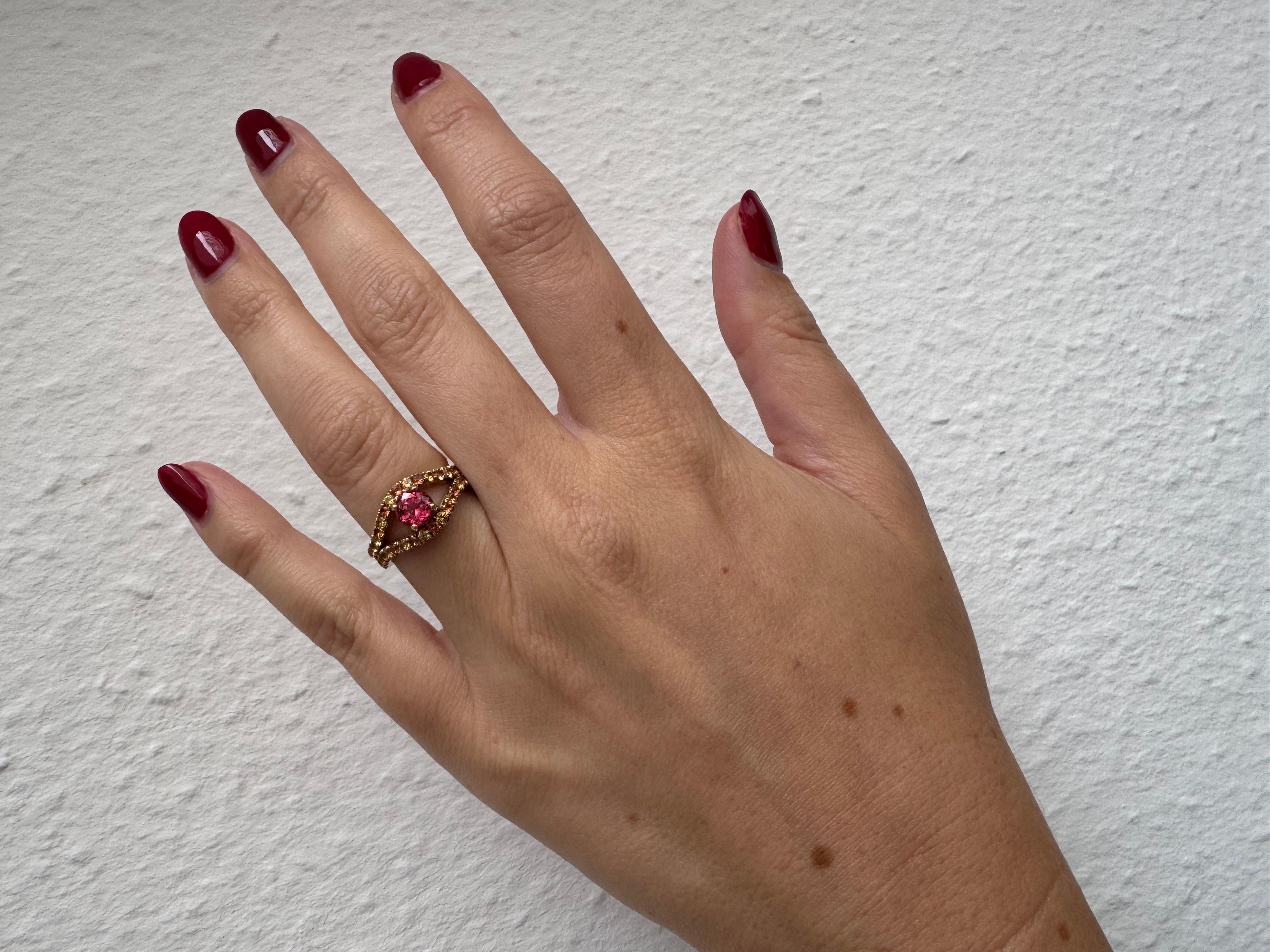 Augenring mit rosa Spinell und Saphir aus 18 Karat Gelbgold im Angebot 3