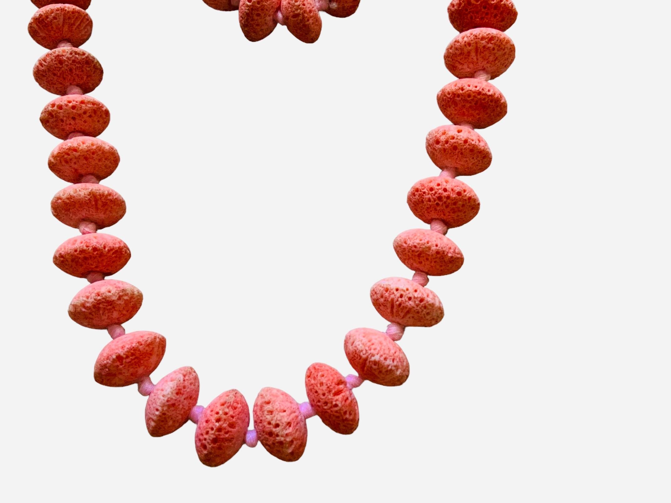 Collana di corallo spugna rosa In condizioni buone in vendita a Guaynabo, PR