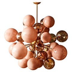 Lustre Spoutnik rose par Studio Glustin