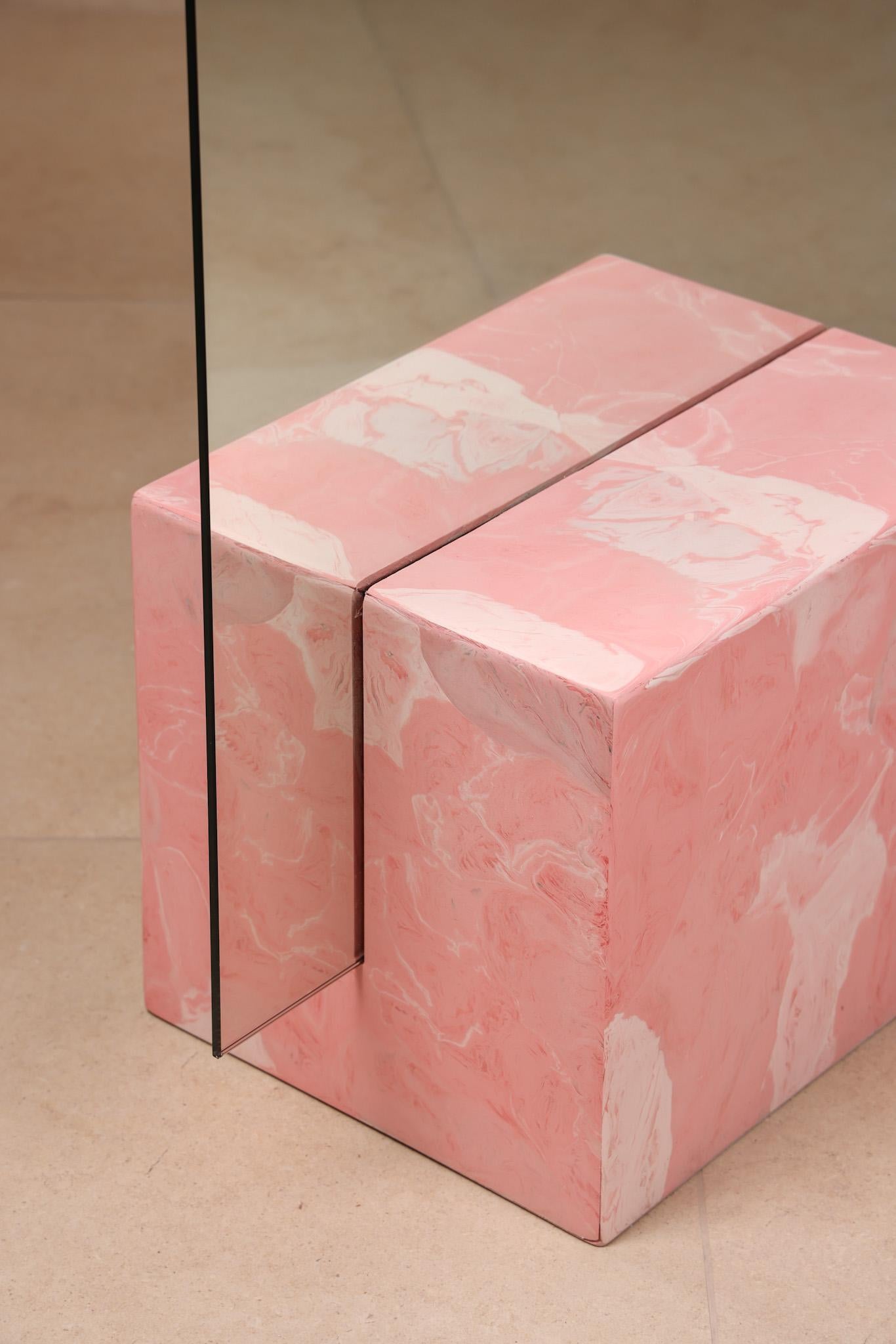 Néerlandais Miroir sur pied rose fabriqué à la main en plastique 100 % recyclé par Anqa Studios en vente