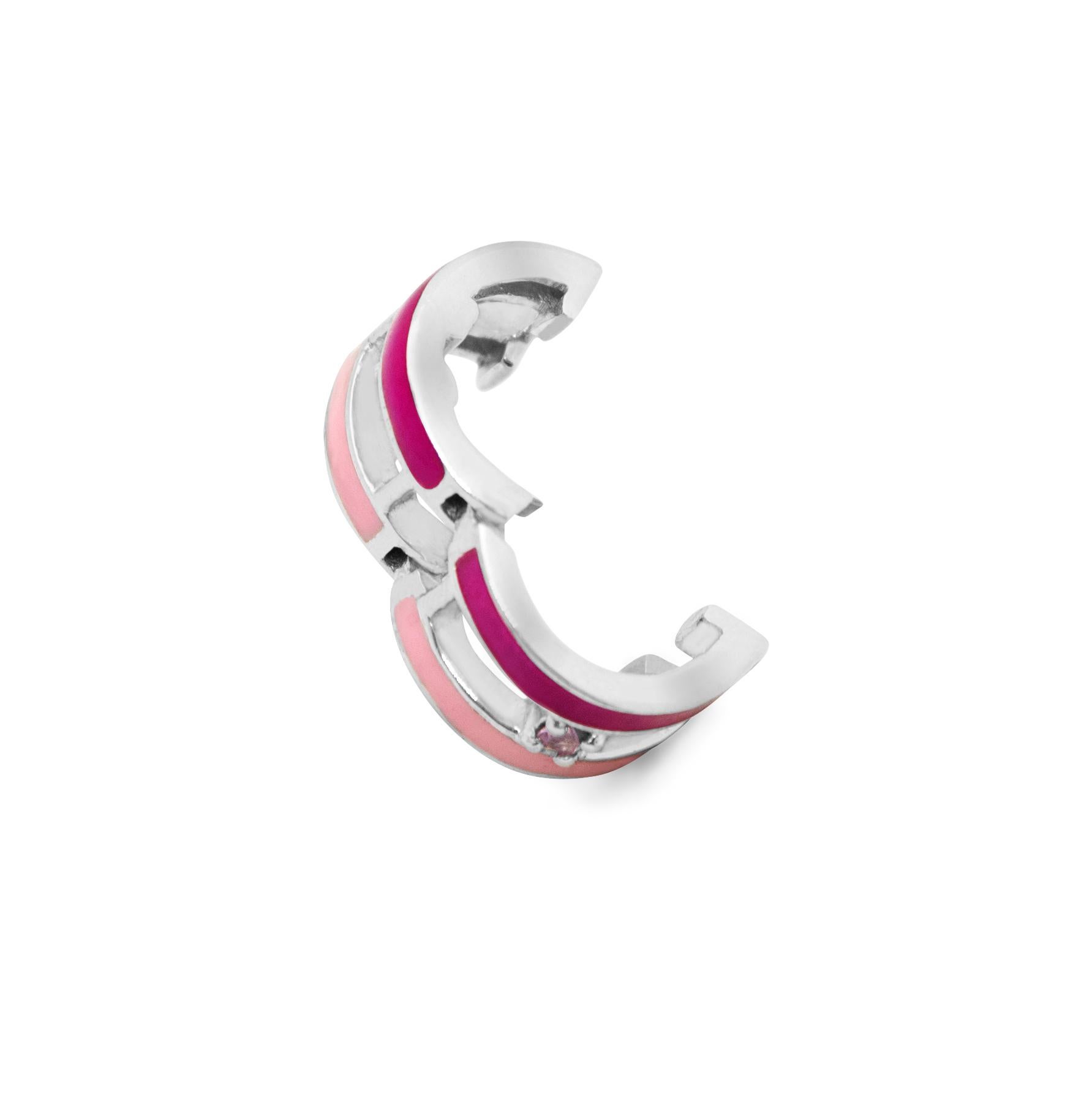 The Striped Ear Cuff punky nature can inject a subversive, rebellious spirit into just any outfit. It comes as a single piece so that you can mix and match with others in different colours. Designed with a clever opening mechanism.
The design is