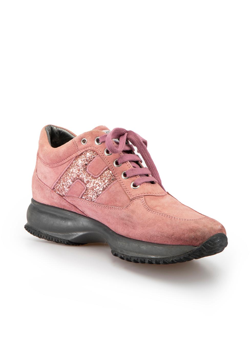 CONDITION is Very good. Minimal wear to trainers is evident. Minimal wear to both sides and heels of both trainers with discoloured scuff marks on this used Hogan designer resale item.



Details


Pink

Suede

Chunky trainers

Lace up