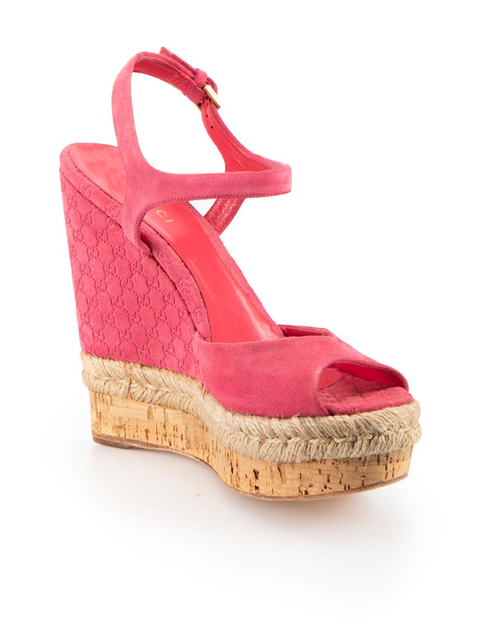 CONDITION is Good. Minor wear to wedges is evident. Light wear to suede upper with some discolouration found throughout on this used Gucci designer resale item.



Details


Pink

Suede

Wedge sandals

Peep toe

Platform

High heeled

Adjustable